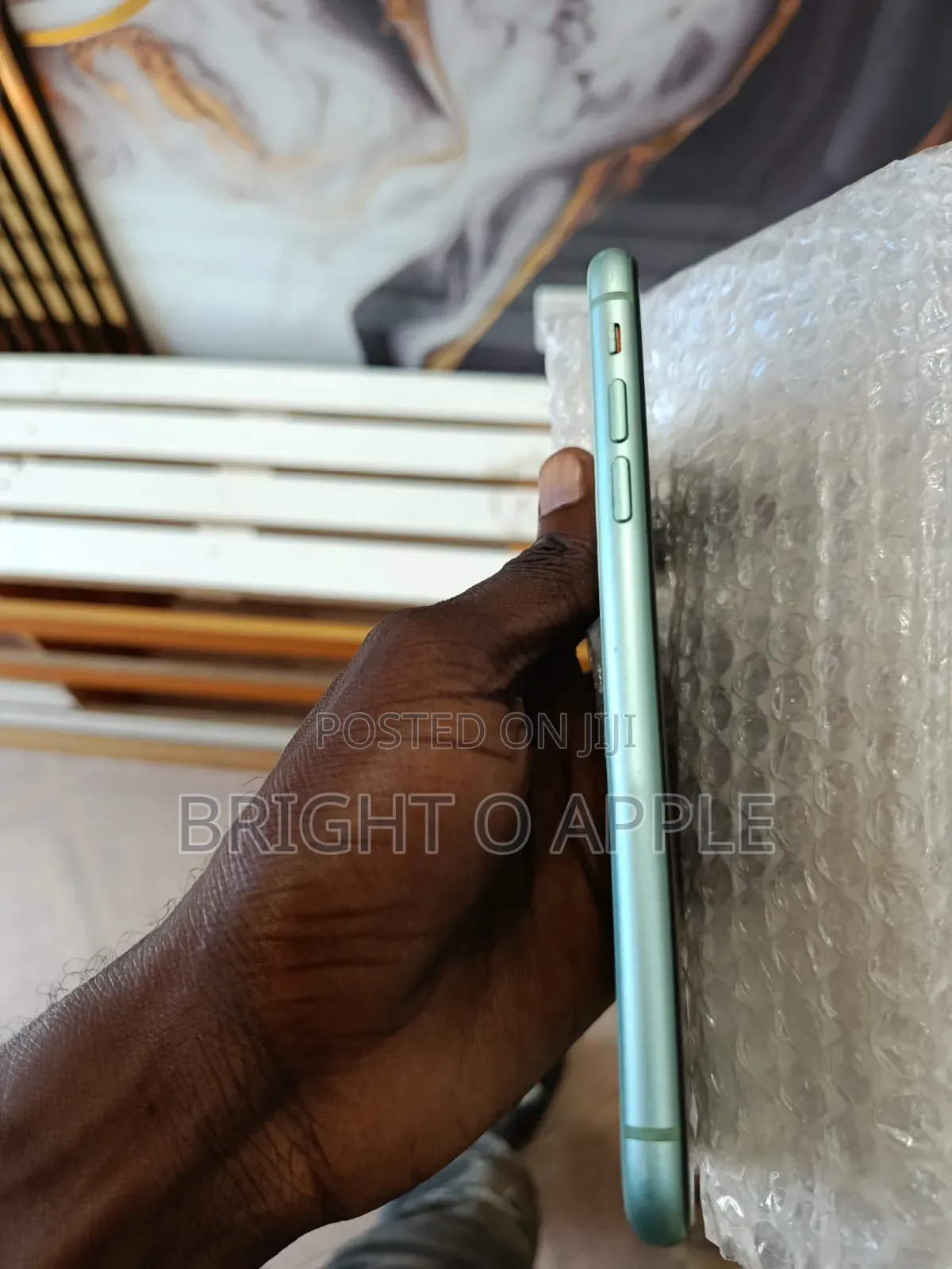 New Apple iPhone 11 64 GB Green