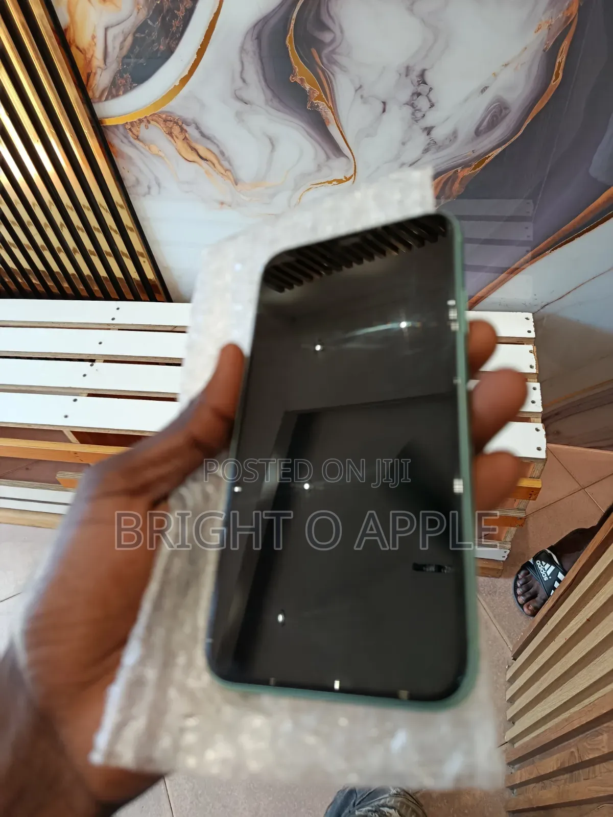 New Apple iPhone 11 64 GB Green