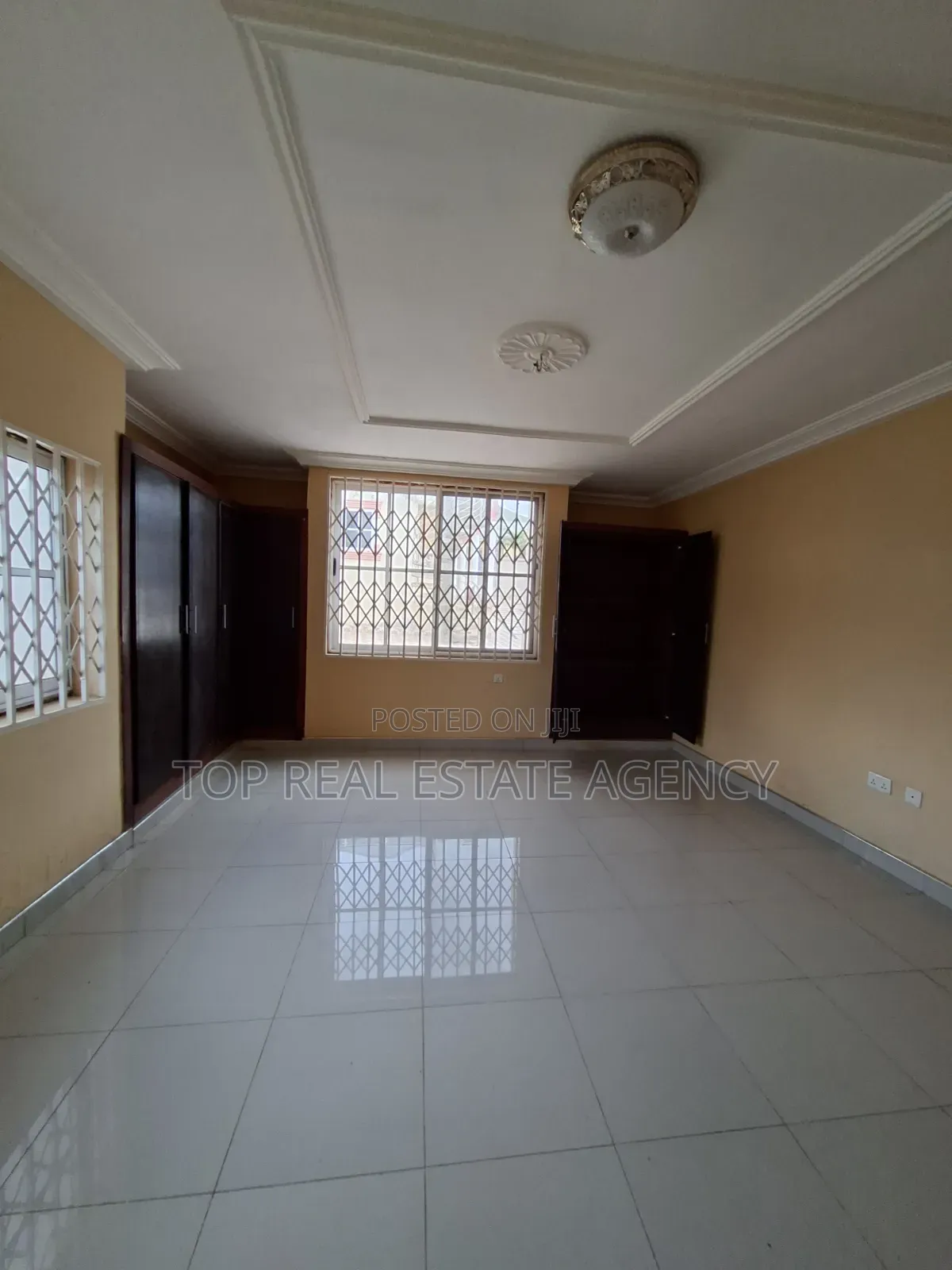 5bdrm Duplex in Broadcasting, West Hills Mall Area for rent