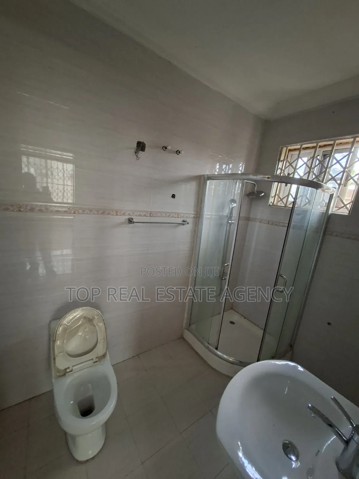 5bdrm Duplex in Broadcasting, West Hills Mall Area for rent