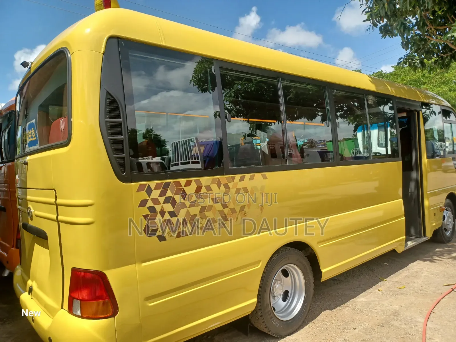 Hyundai County 2015 Yellow