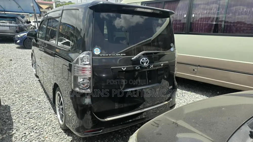 Toyota Voxy 2010 Black