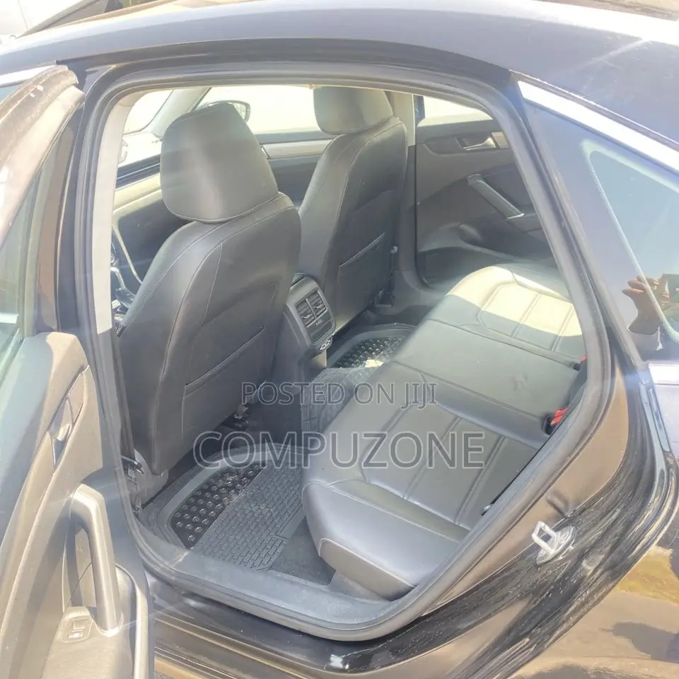 Volkswagen Passat 2.0T SE 2021 Black