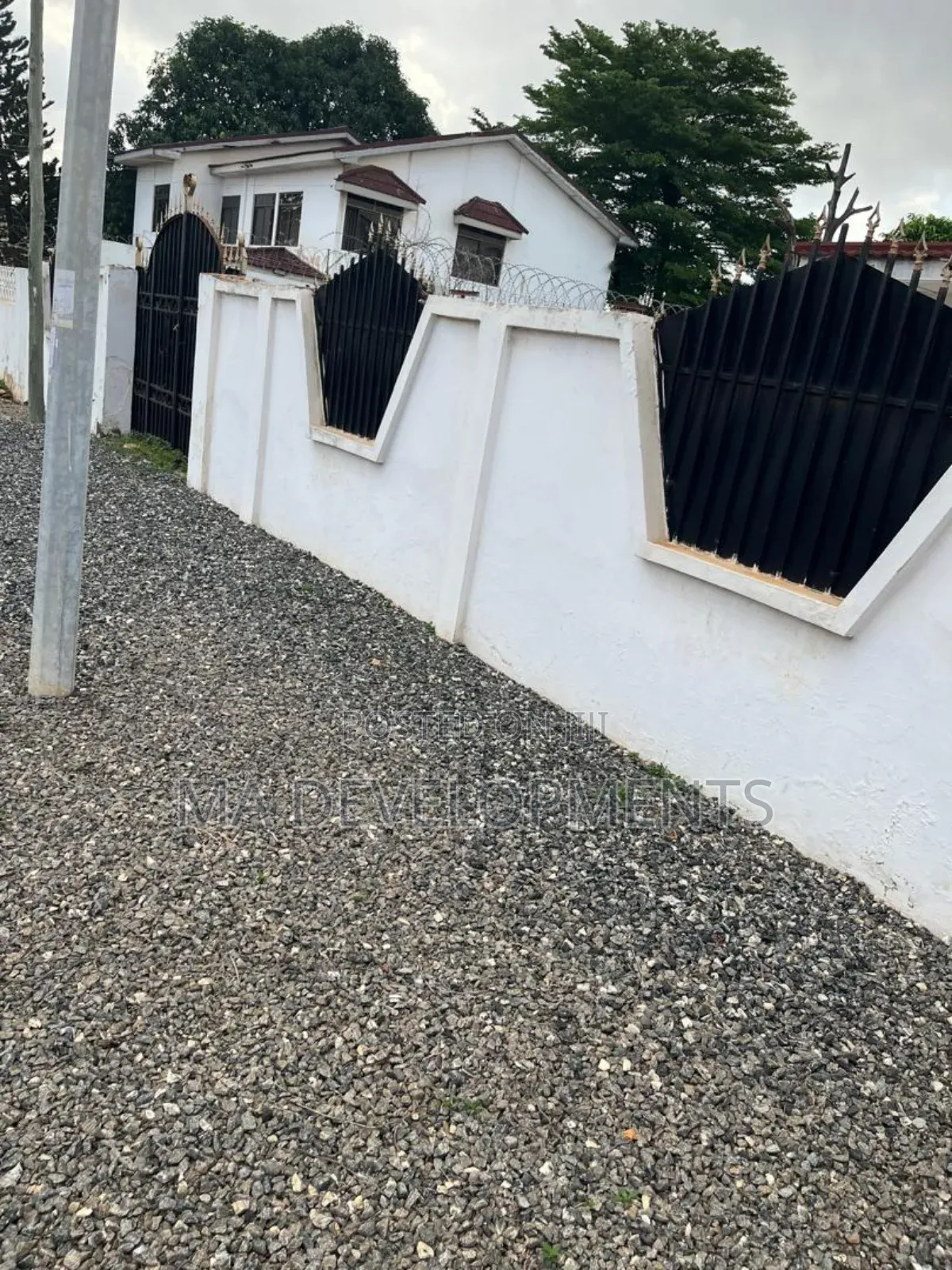 5bdrm House in Lashibi for sale