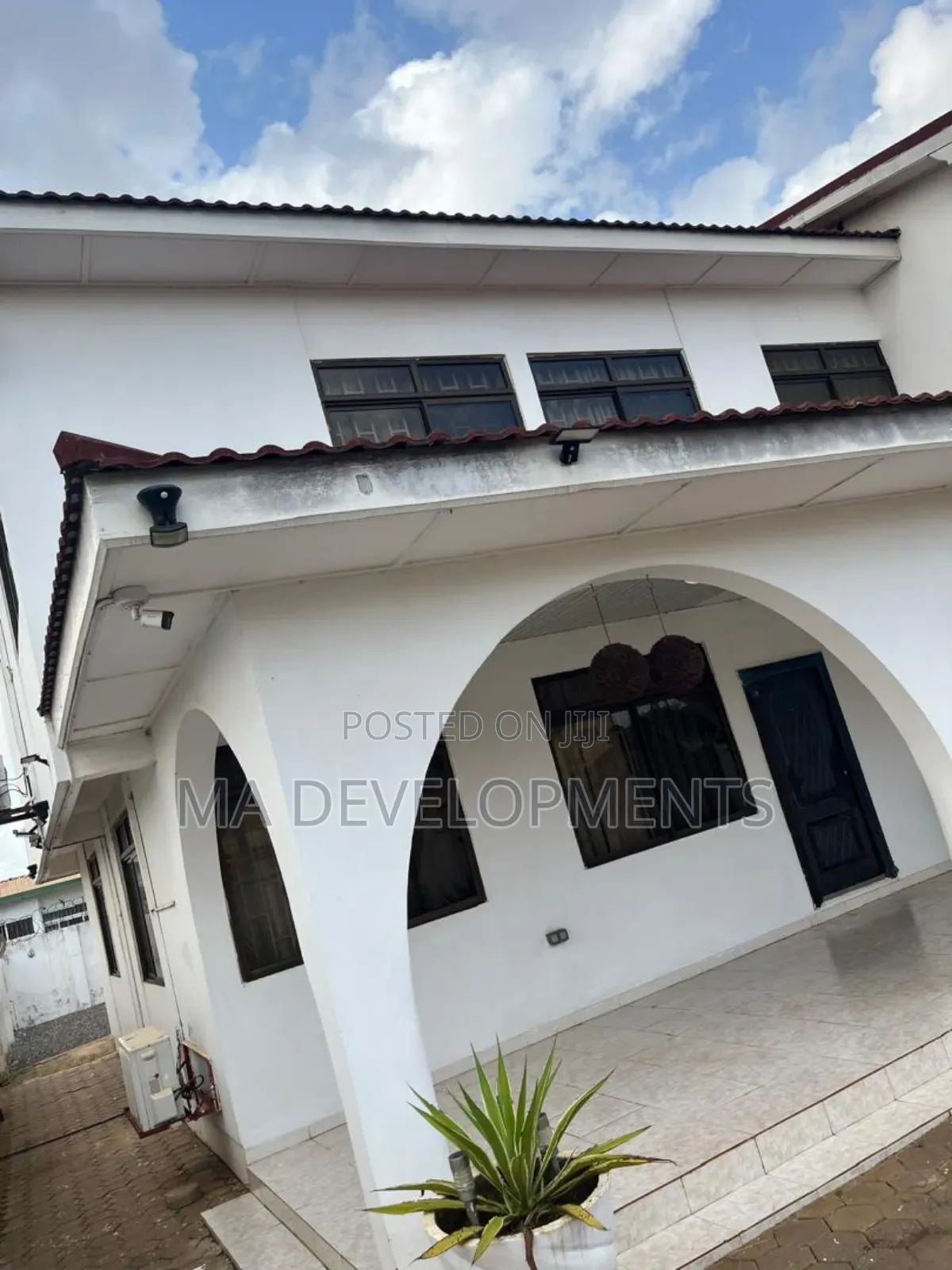 5bdrm House in Lashibi for sale