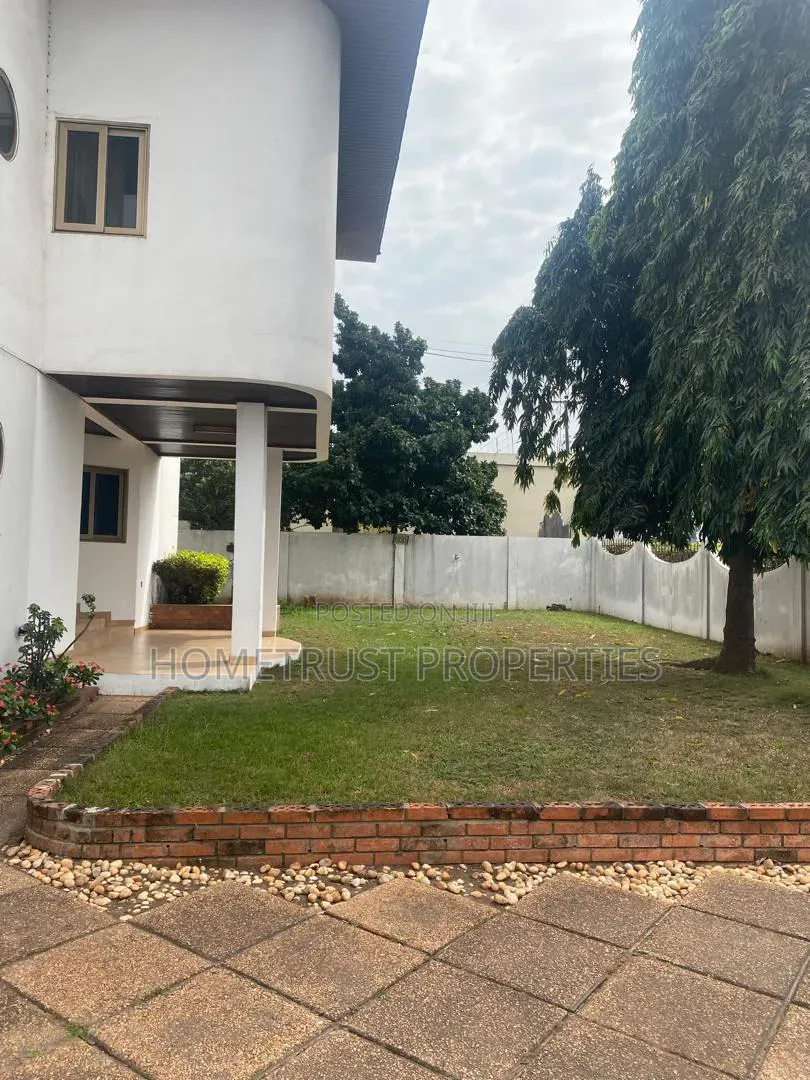 5bdrm House in Achimota Cfc for sale