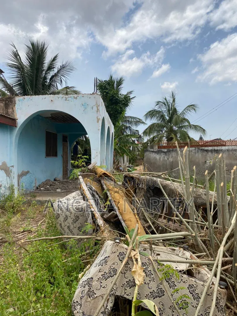 70/100 Feet Land for Sale at East Legon