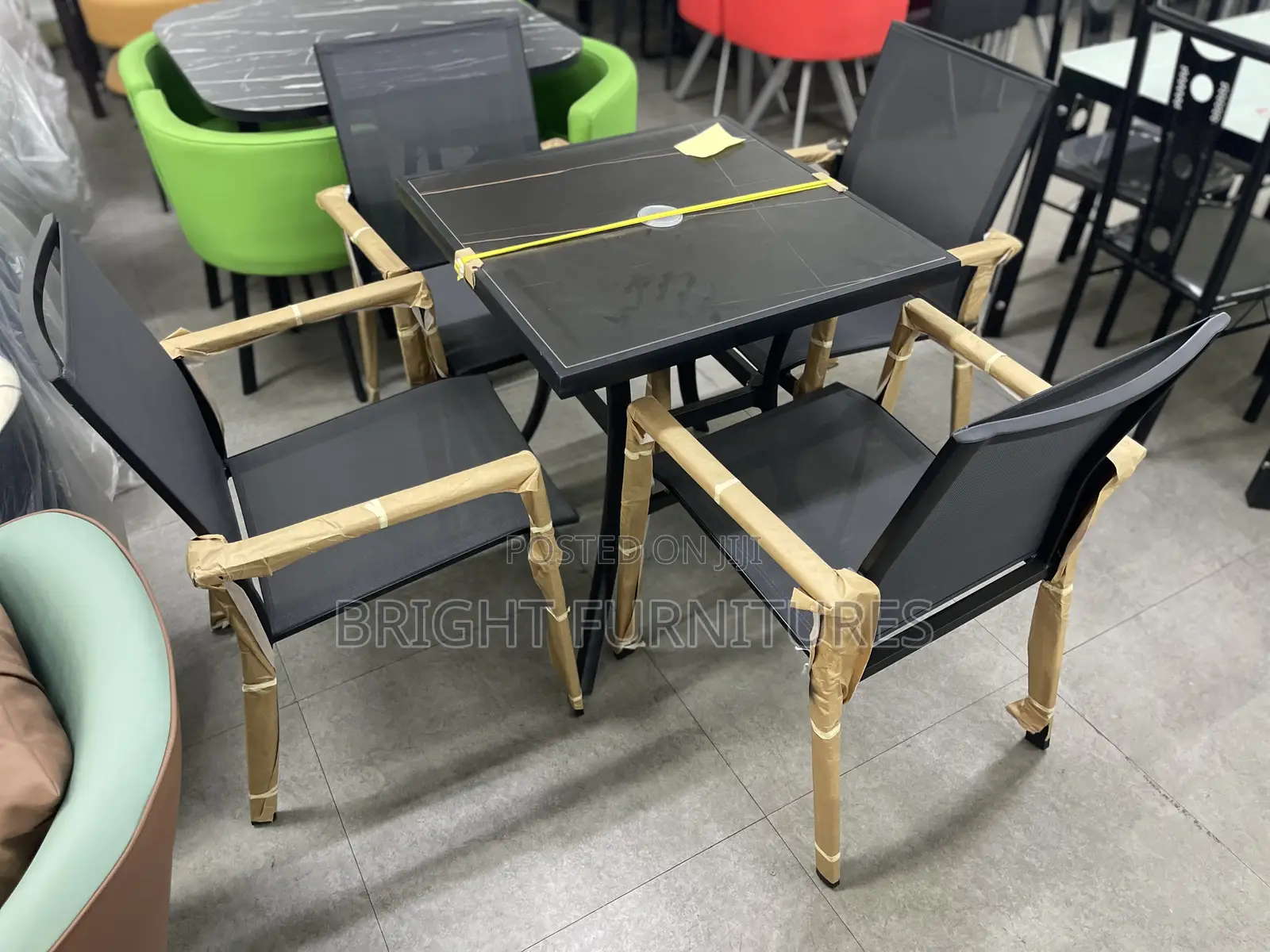Quality 4 Seater Canopy Table