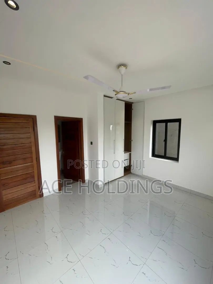 4bdrm Mansion in Ayi Mensah, Oyarifa for sale