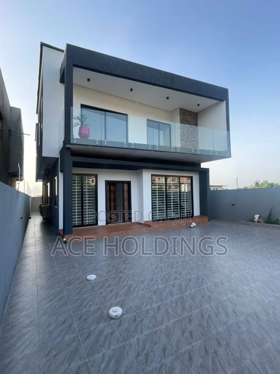 4bdrm Mansion in Ayi Mensah, Oyarifa for sale