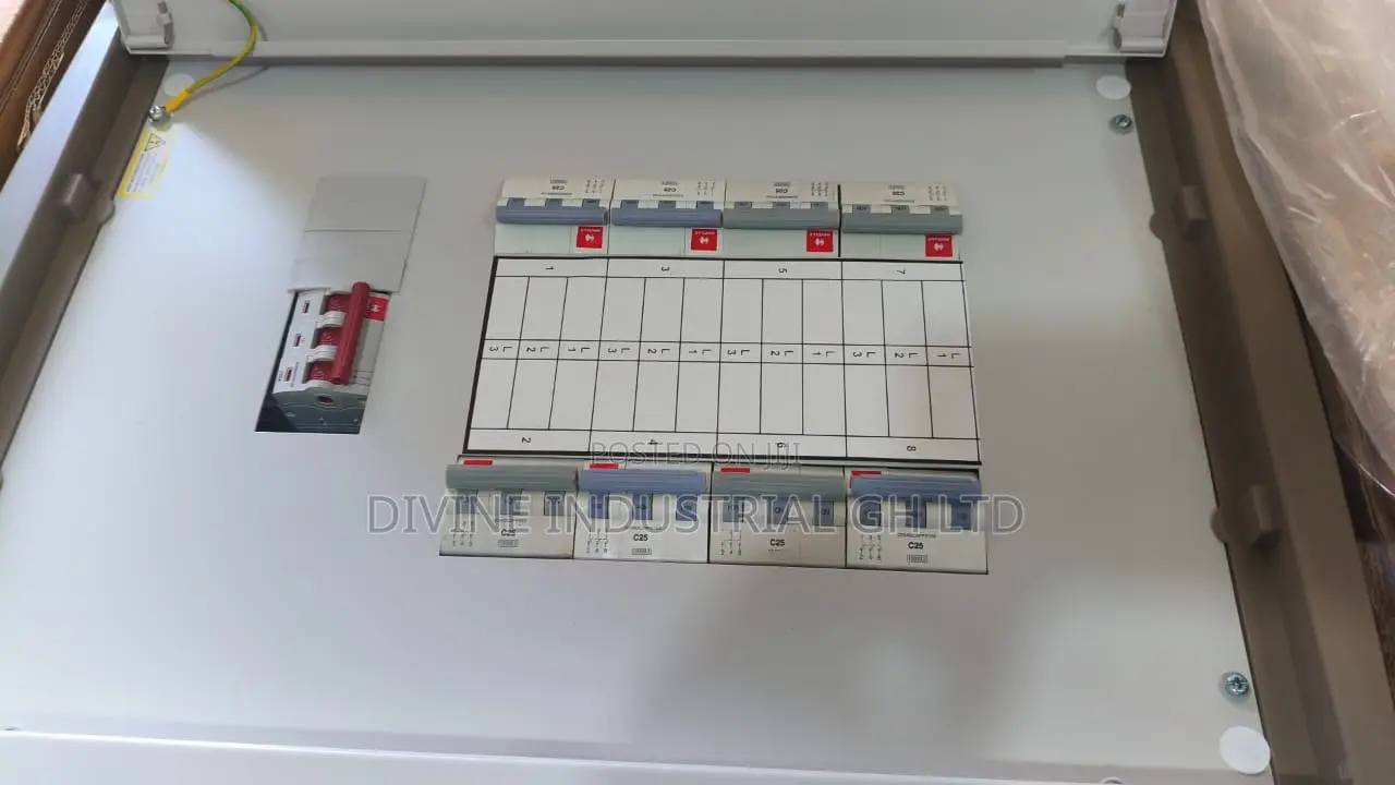 8 Way Distribution Board 3 Phase