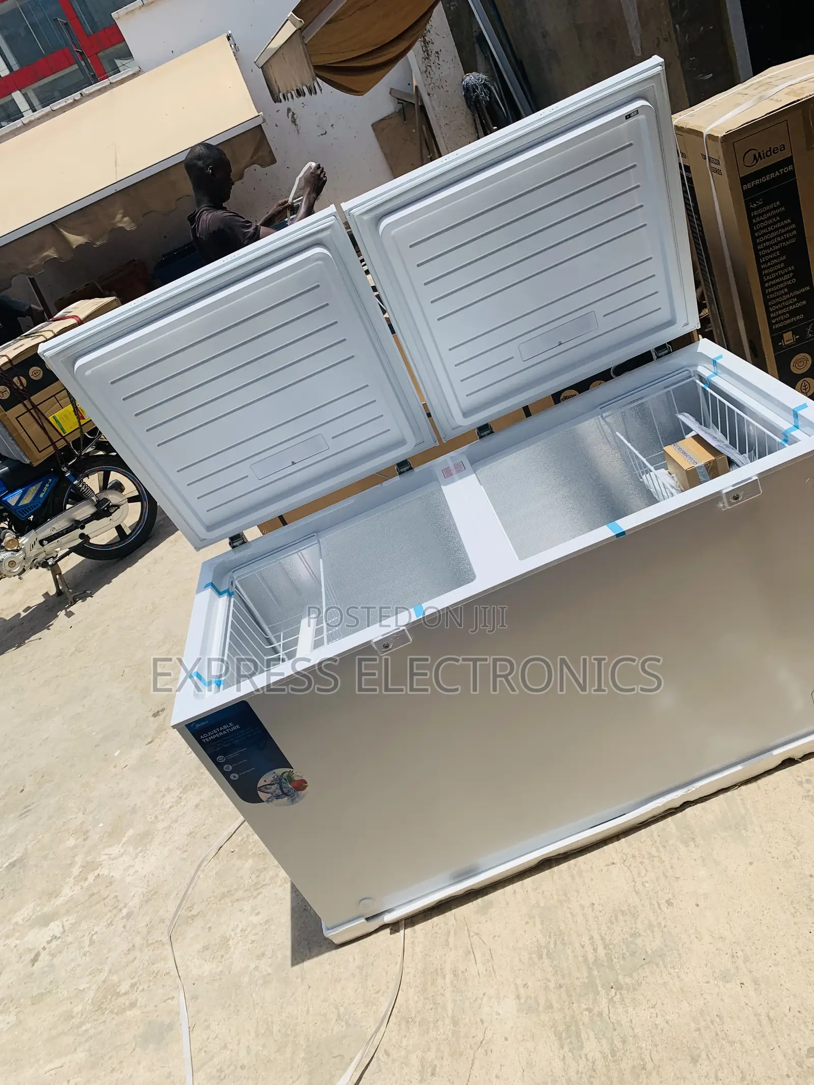 Eco Mode Function Chest Freezer Double Door Midea 508l