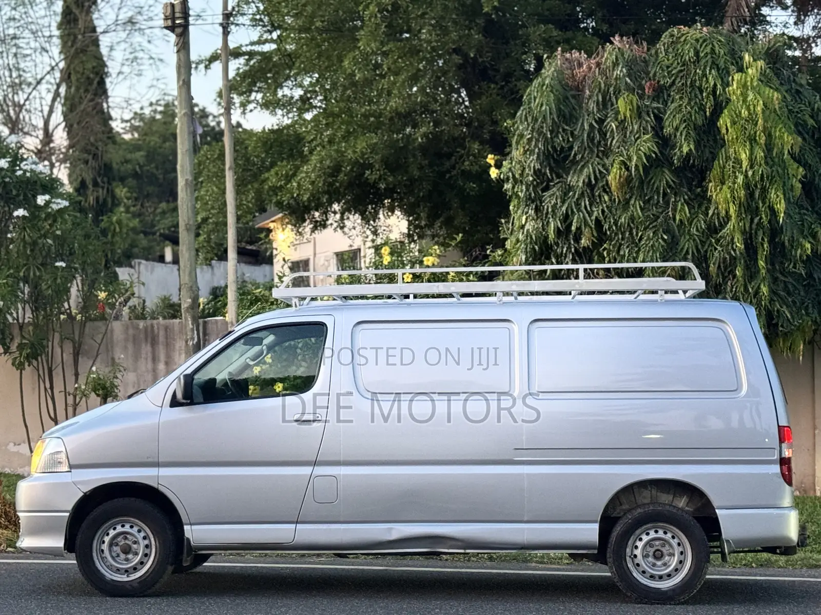 Toyota HiAce 2011 Silver