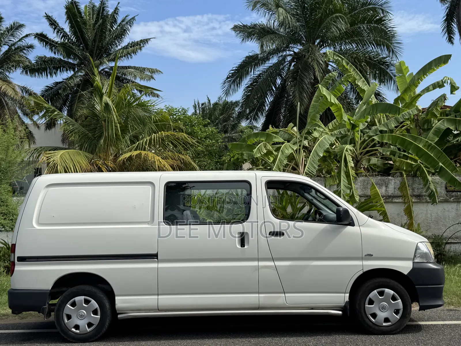 Toyota HiAce 2010 White