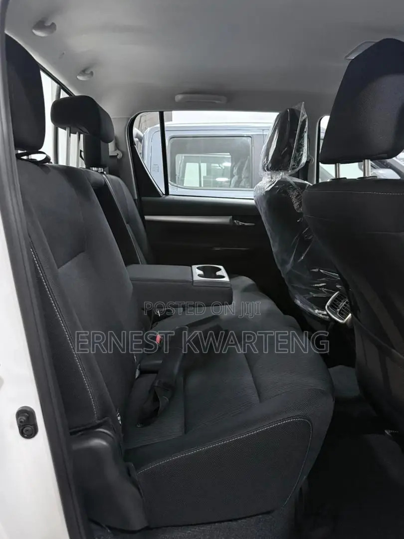 Toyota Hilux 2025 White