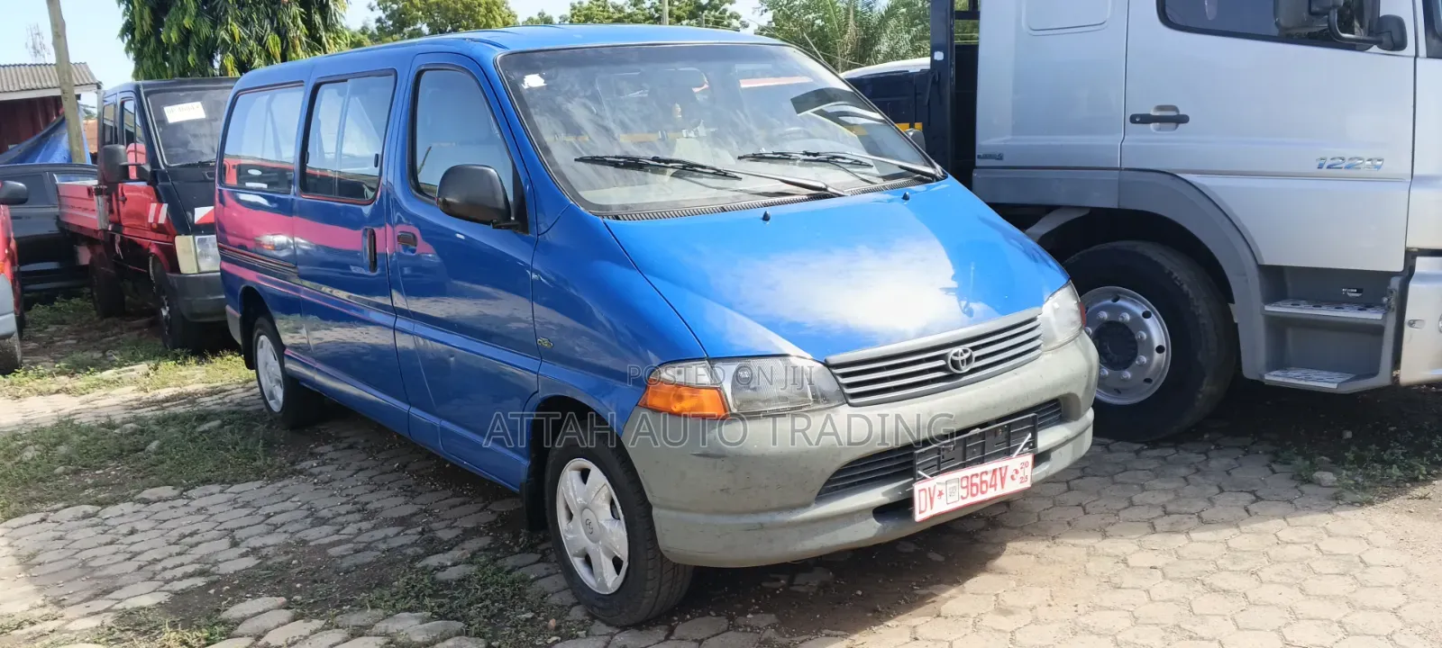 Toyota HiAce 2010 Blue