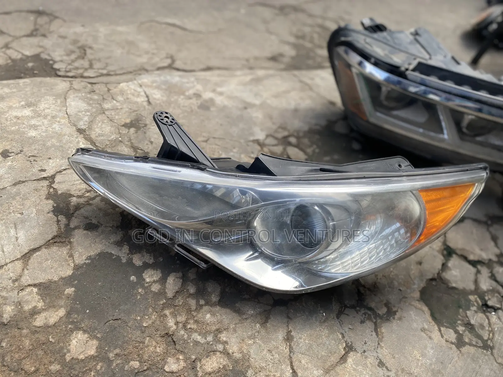 Hyundai Sonata 2012 Headlight Pair
