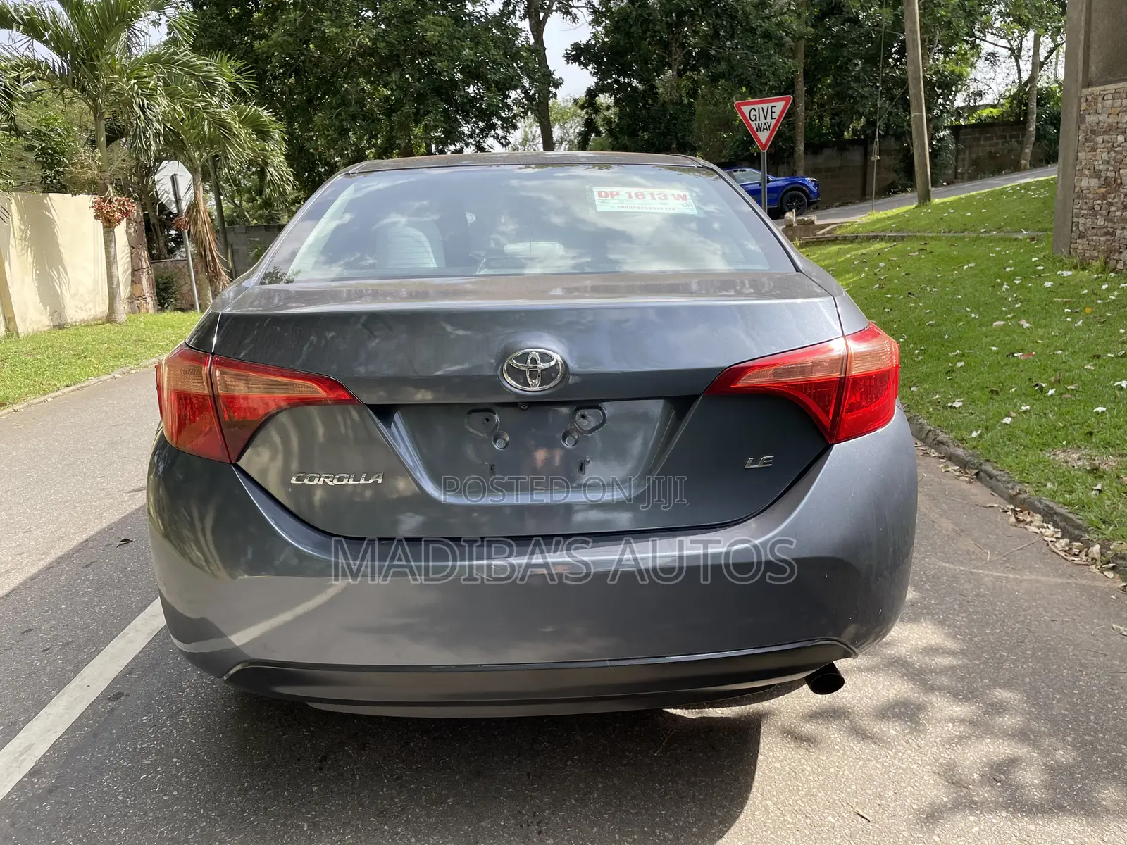 Toyota Corolla LE 4dr Sedan (1.8L 4cyl CVT) 2017 Gray