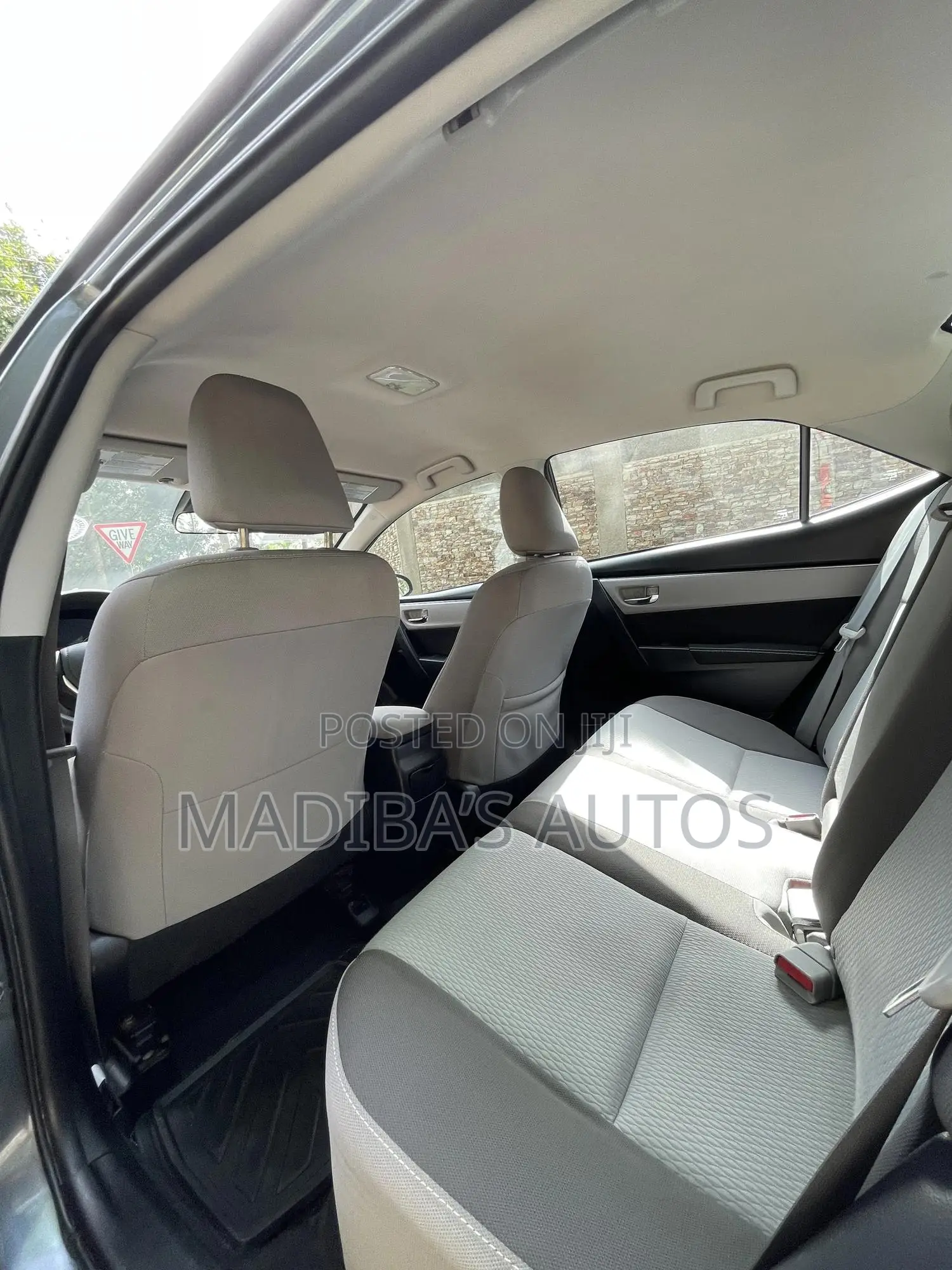 Toyota Corolla LE 4dr Sedan (1.8L 4cyl CVT) 2017 Gray
