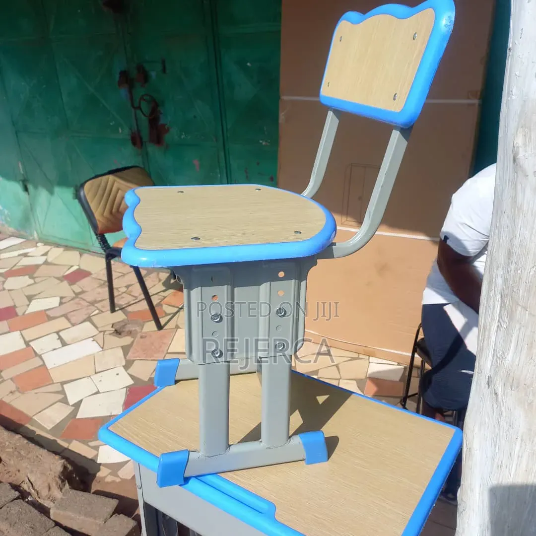 Students Table and Chairs