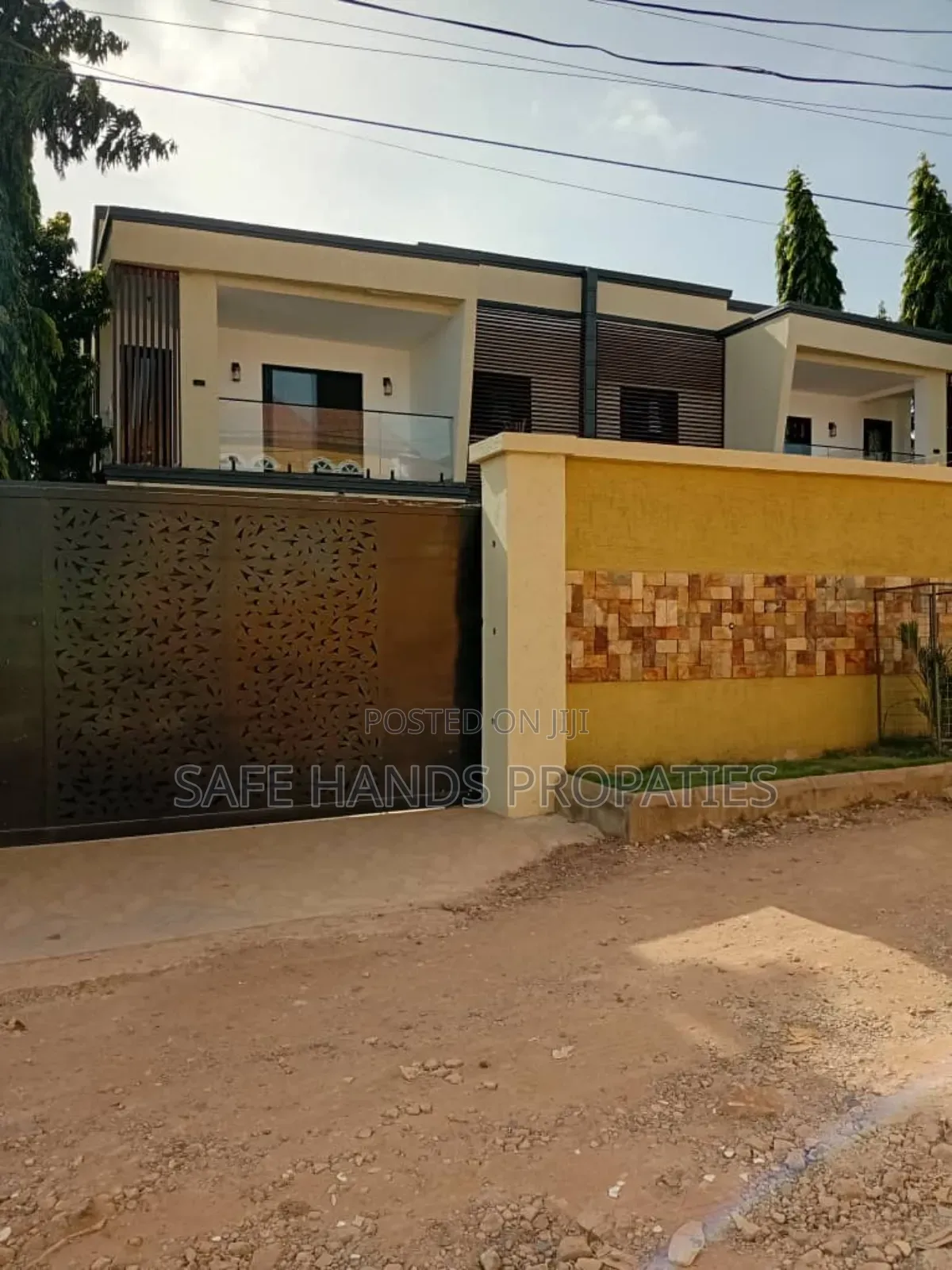 4bdrm Duplex in Housing Down, Accra Metropolitan for sale
