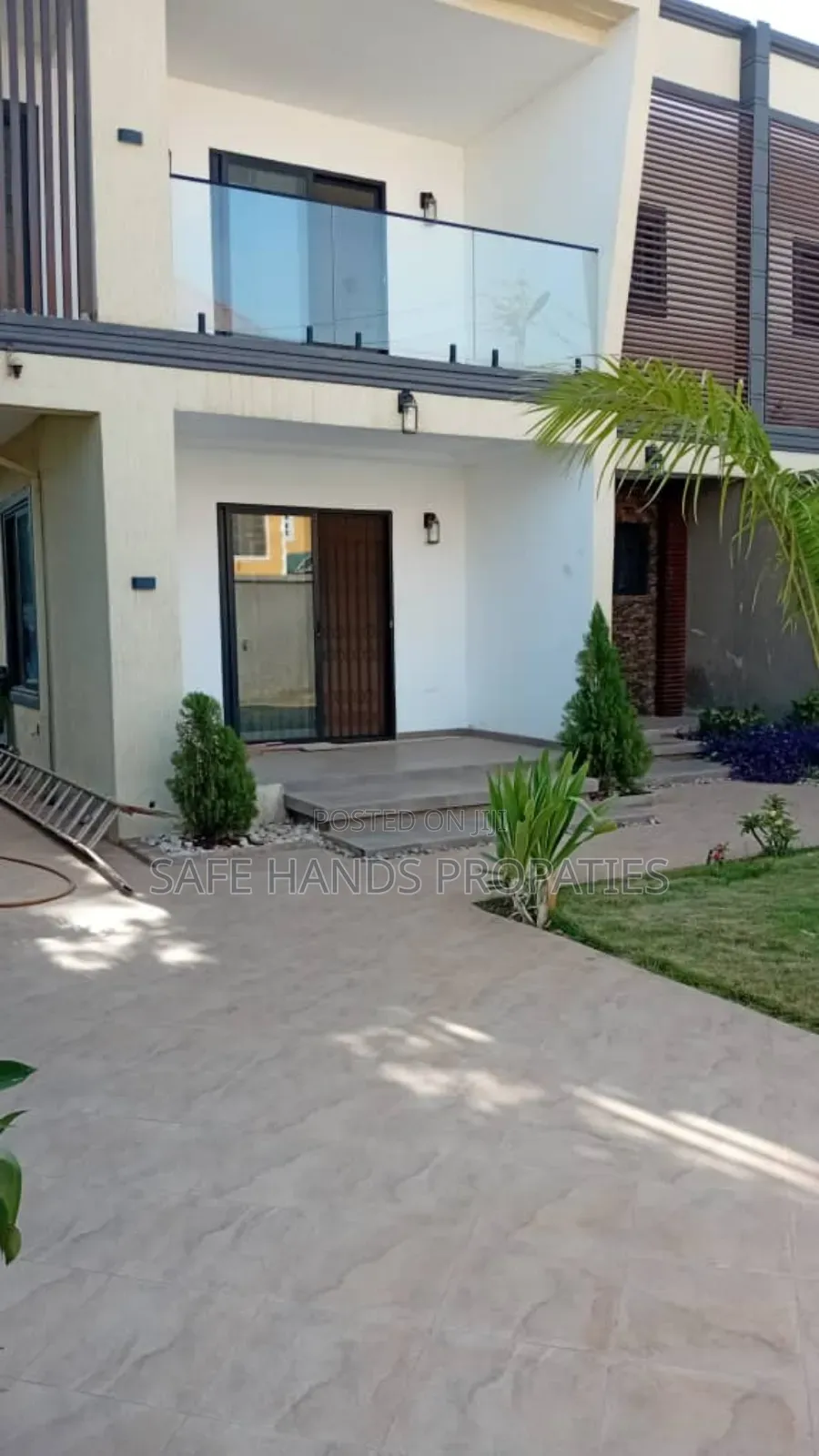 4bdrm Duplex in Housing Down, Accra Metropolitan for sale