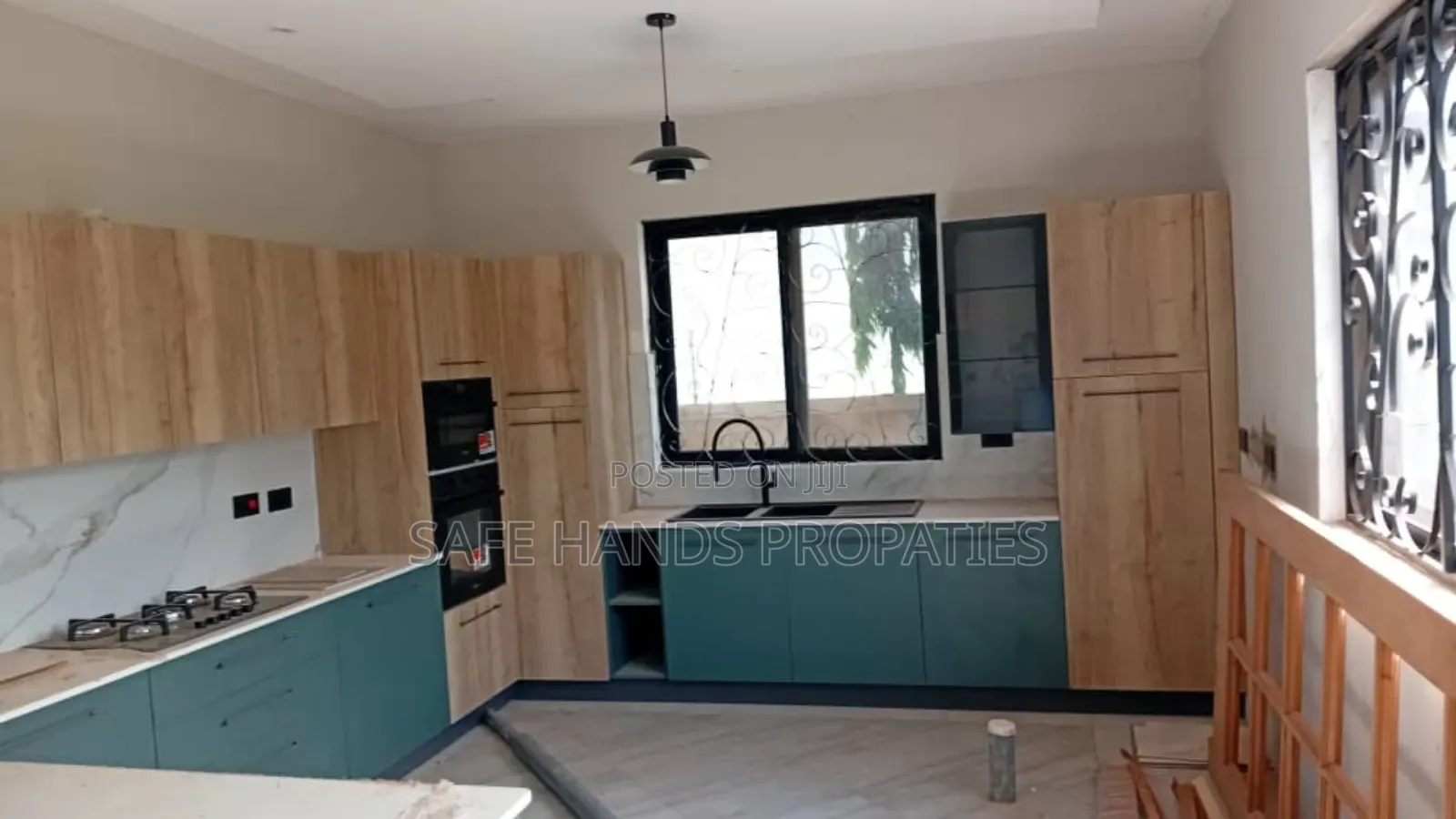 4bdrm Duplex in Housing Down, Accra Metropolitan for sale