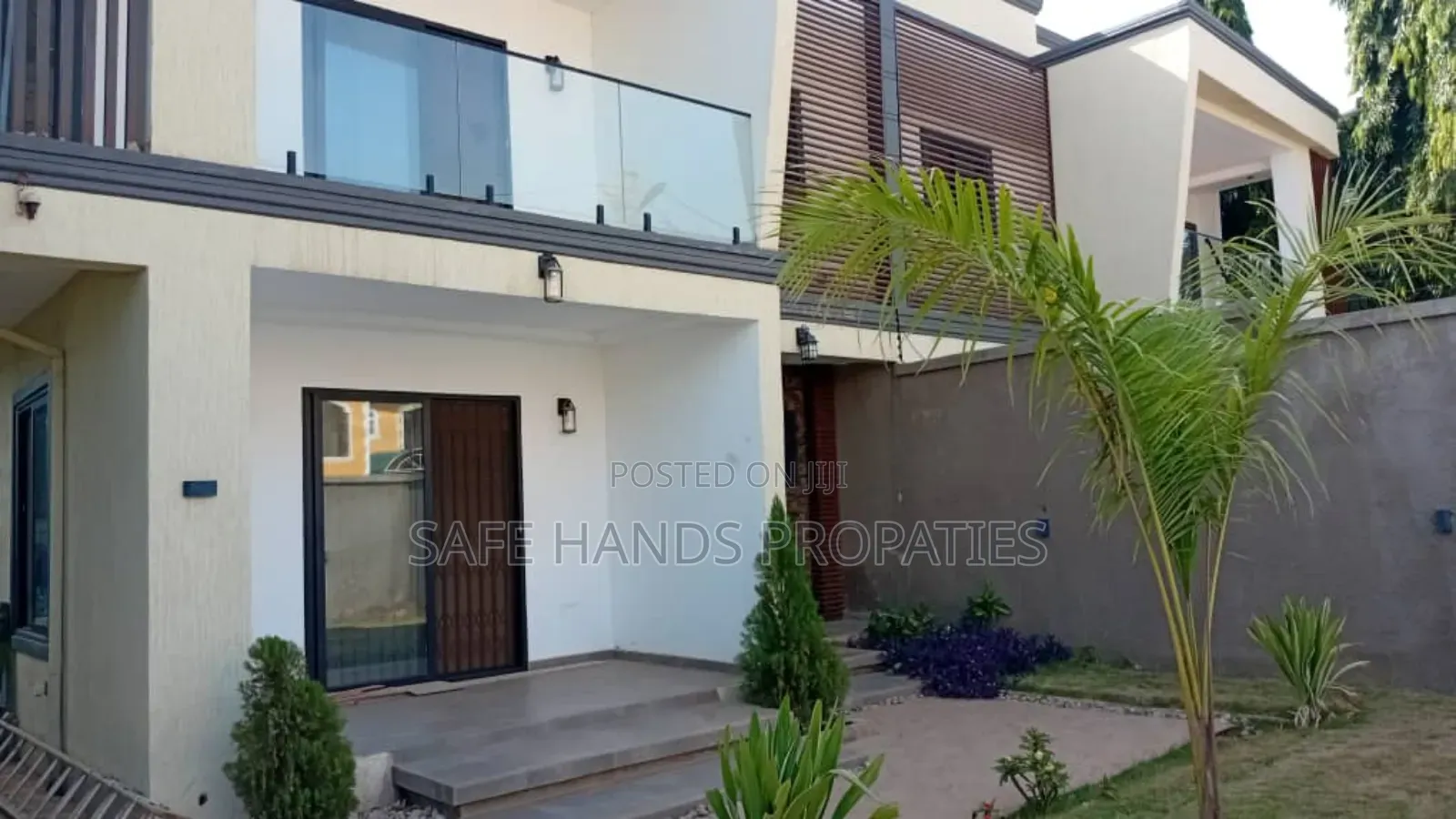 4bdrm Duplex in Housing Down, Accra Metropolitan for sale