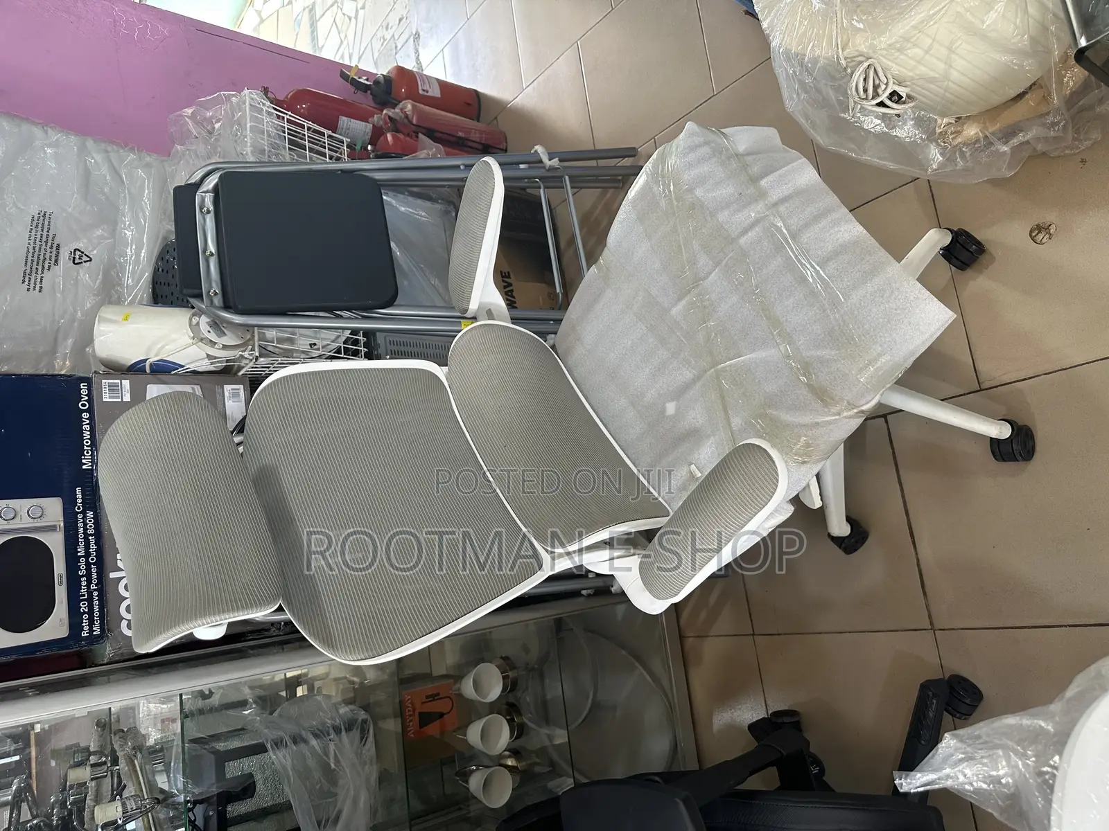 Hylone Ergonomic Office Chair With a Gray Mesh Backrest