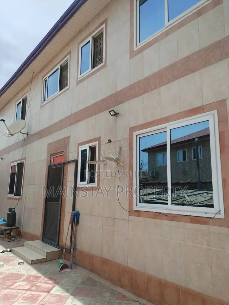 9bdrm House in Mainstay Estates, Adenta for sale