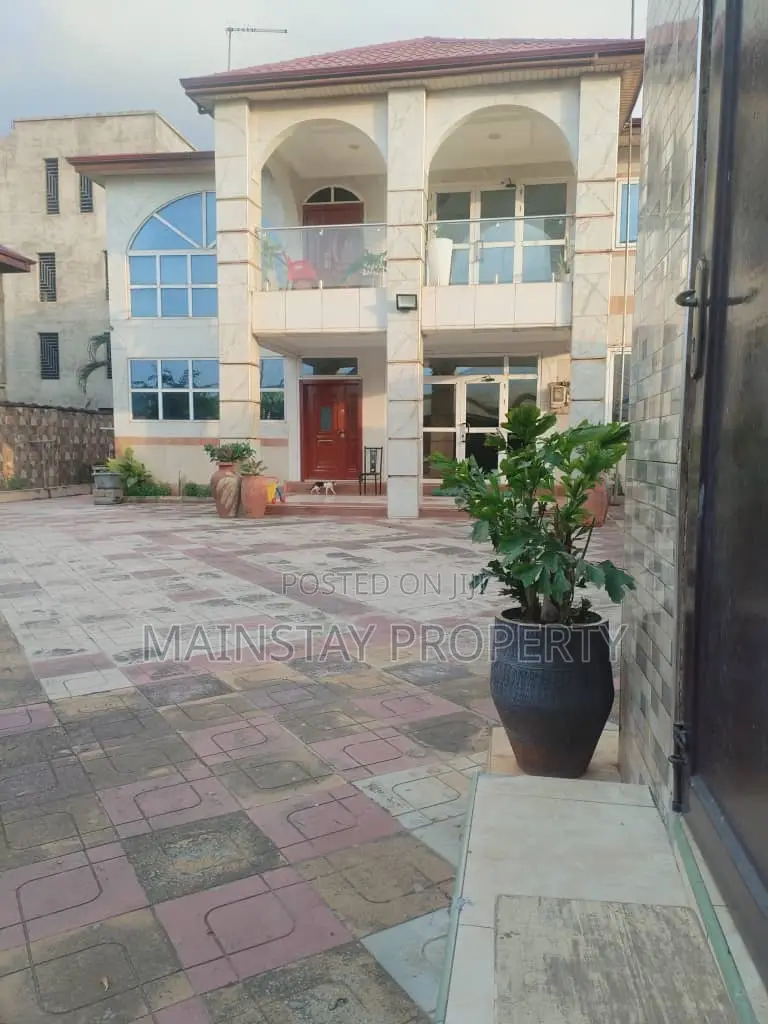 9bdrm House in Mainstay Estates, Adenta for sale
