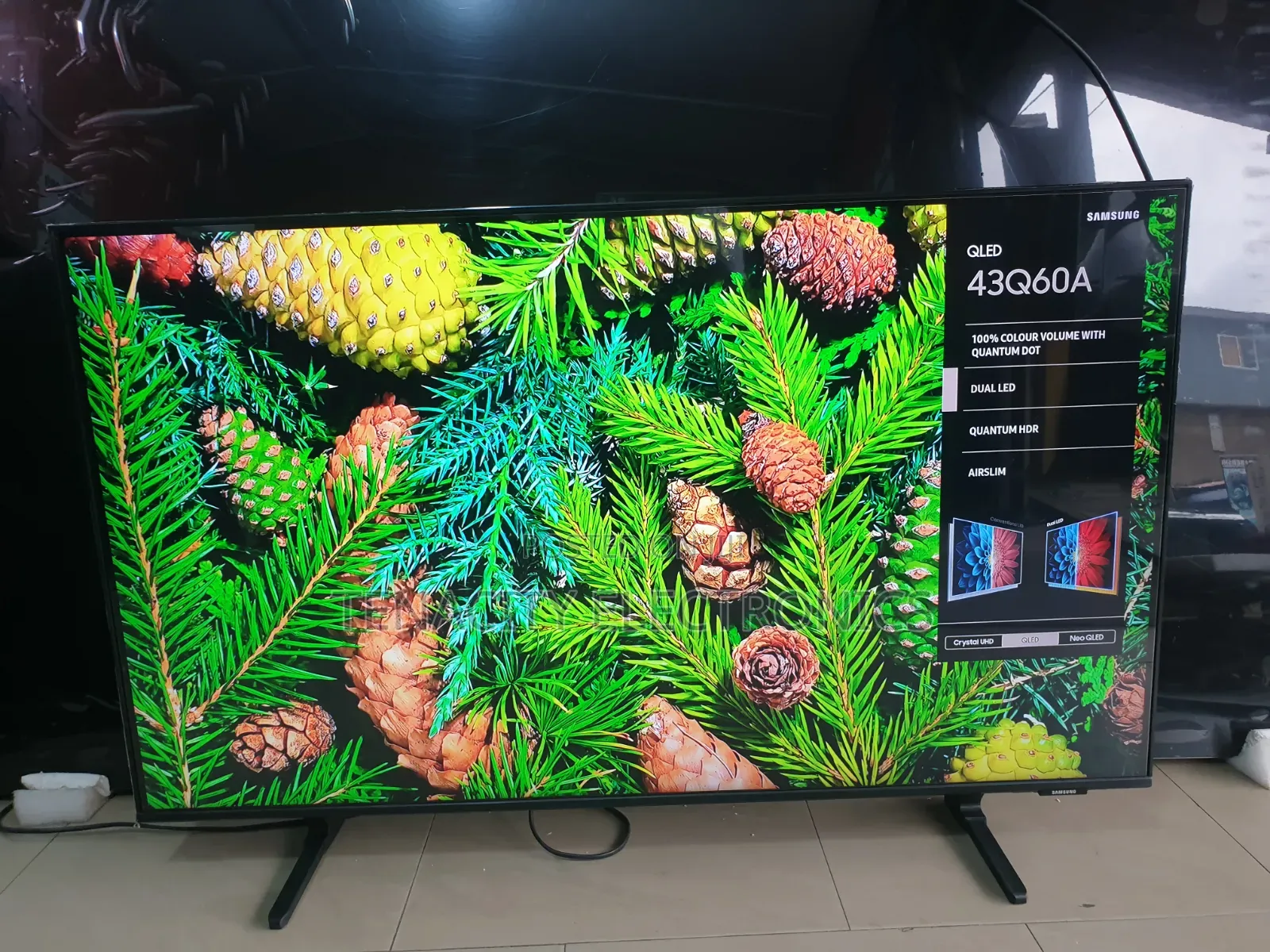 Qled 43"Samsung Uhd HDR Smart Satellite Tv