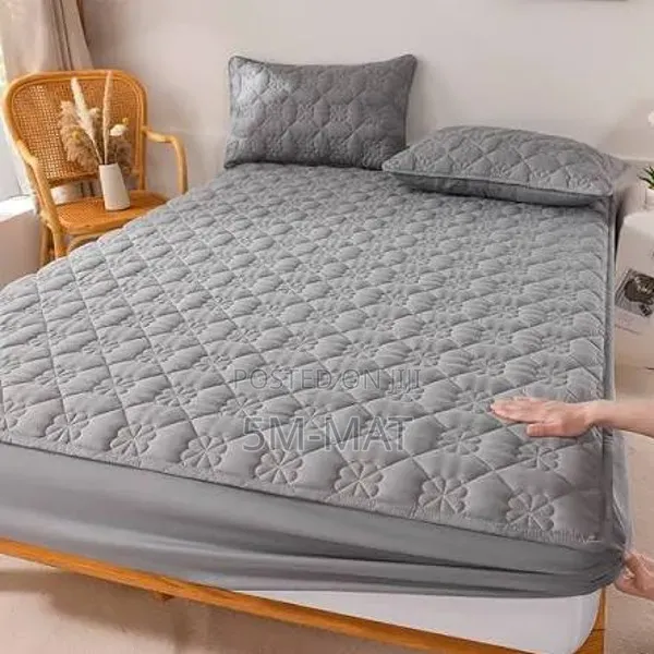 King Size Waterproof Bedspread and 2pillow Covers