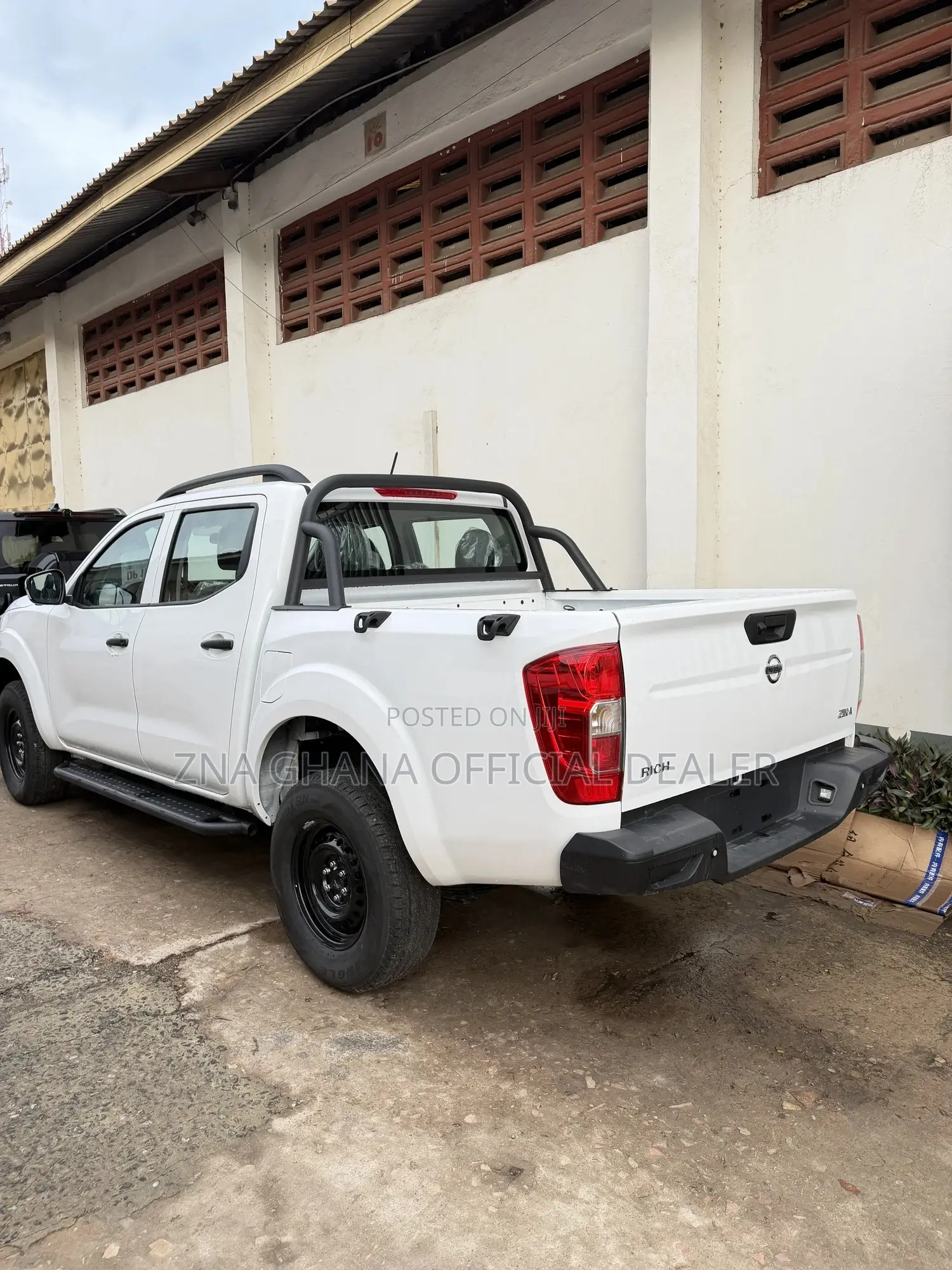 New Nissan Pick-Up 2025 White