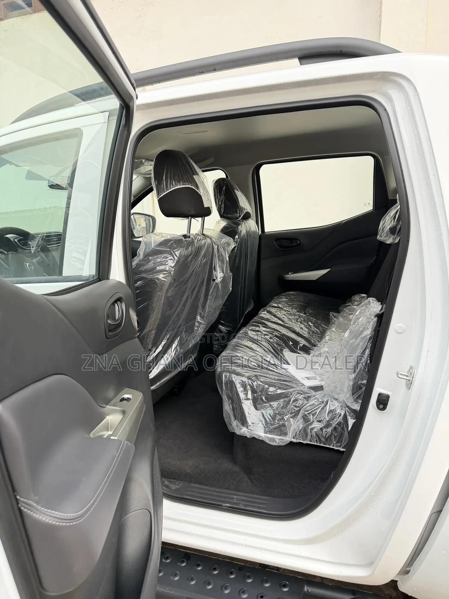 New Nissan Pick-Up 2025 White