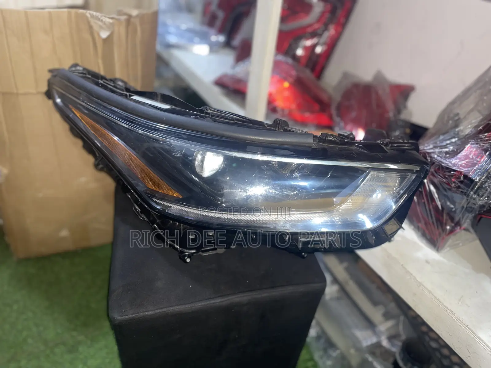 Toyota Highlander 2019, 2020, 2021, 2022, 2023 Headlight Available