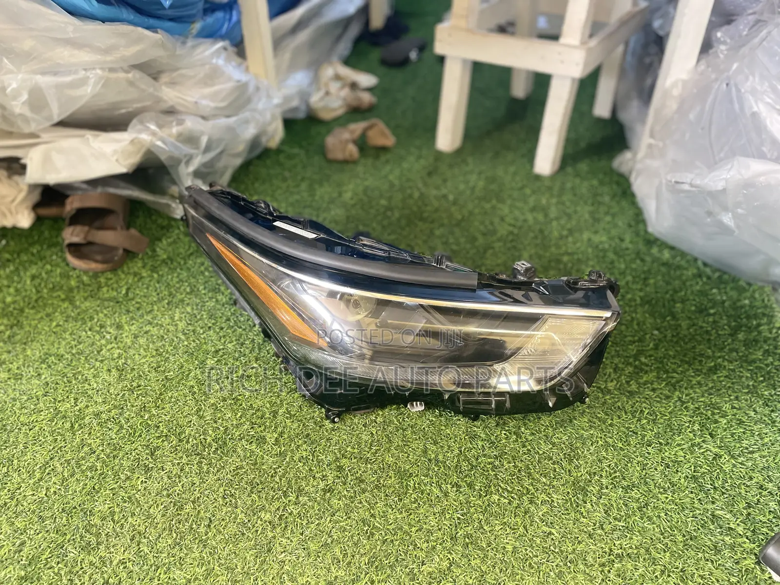 Toyota Highlander 2019, 2020, 2021, 2022, 2023 Headlight Available