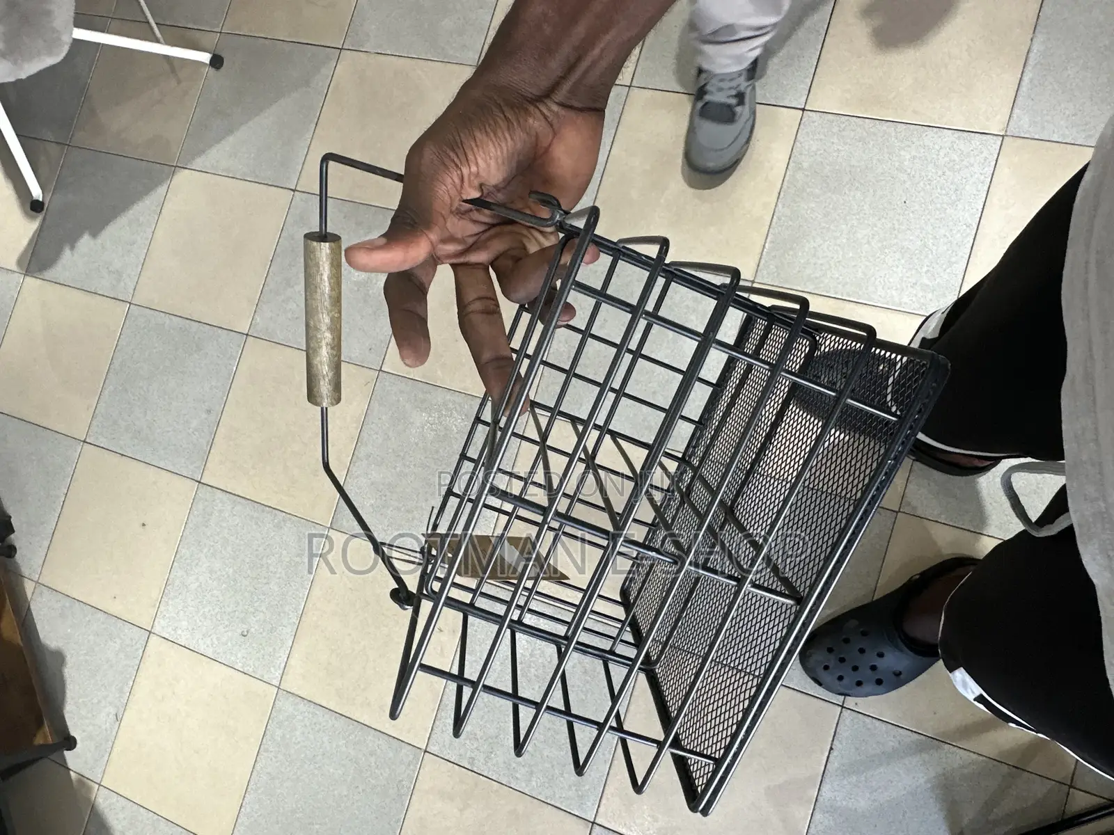 Black Metal Wire Caddy With A Wooden Handle For Organizing Picnic