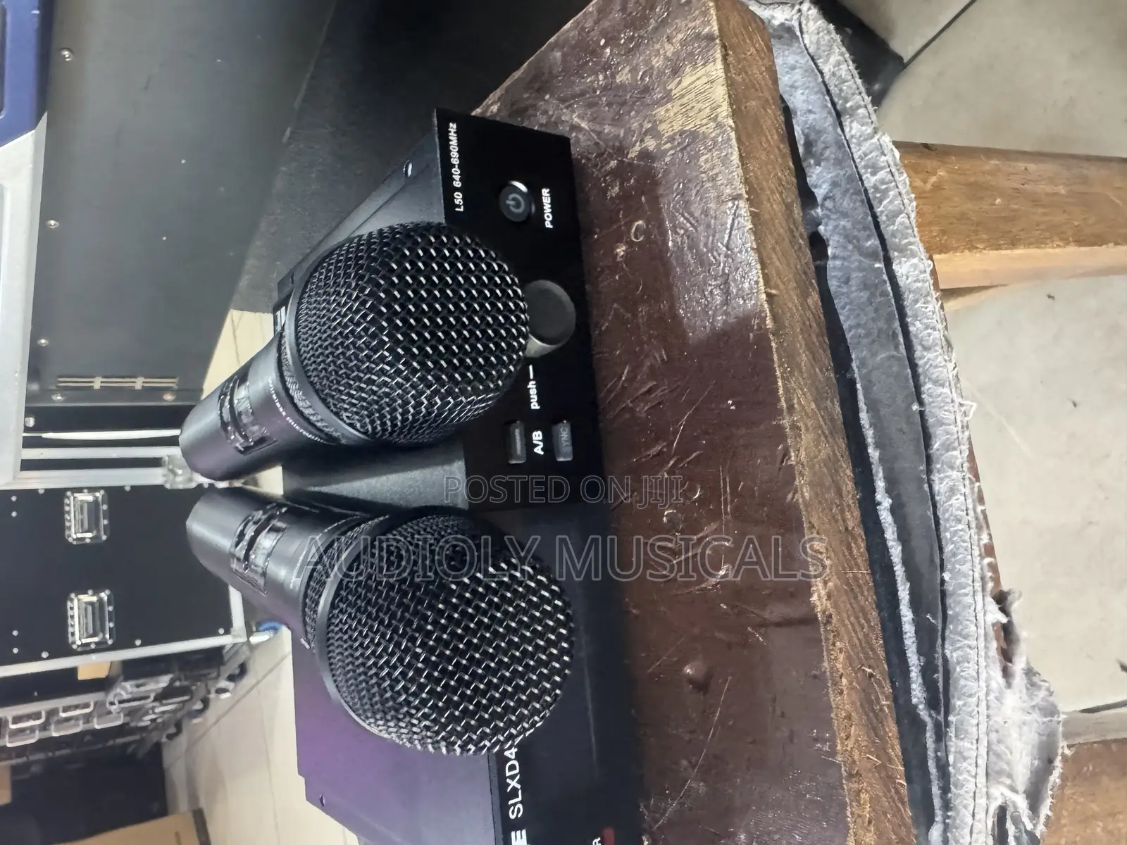 Shure SLX -D4 Dual Professional Microphone