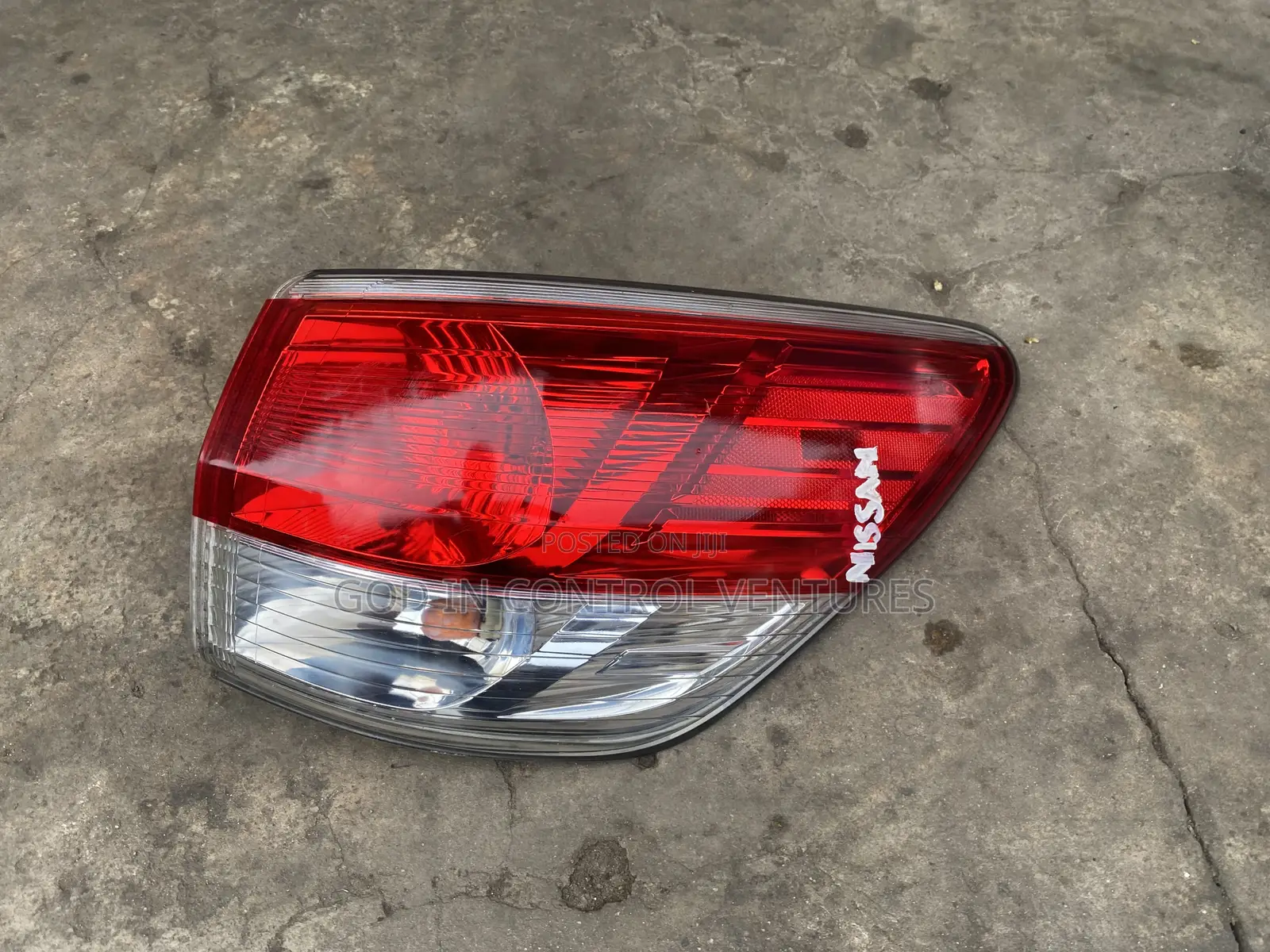 Nissan Pathinder 2014 Tail Light