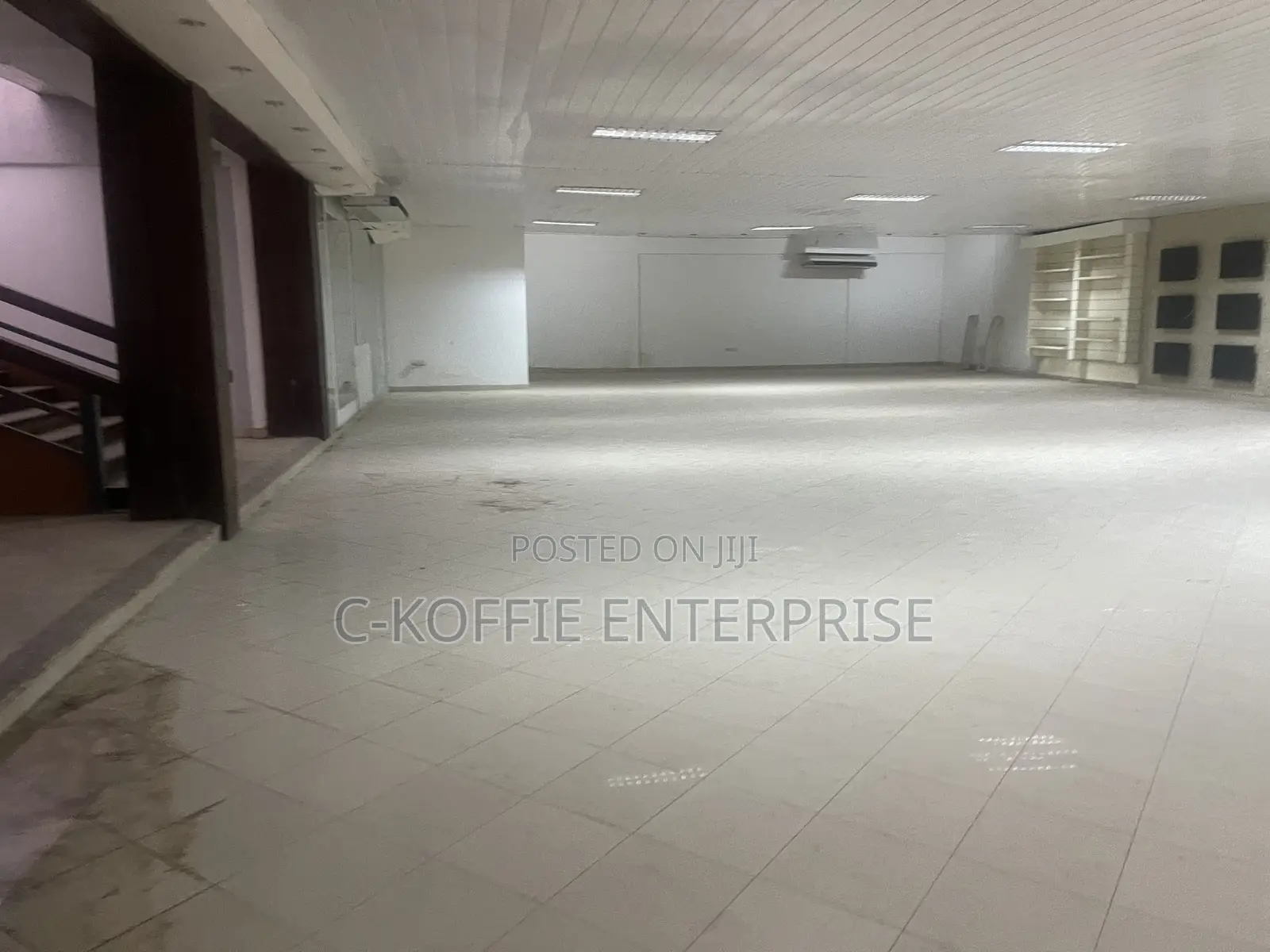 350 SQM Showroom at Spintex for Rent