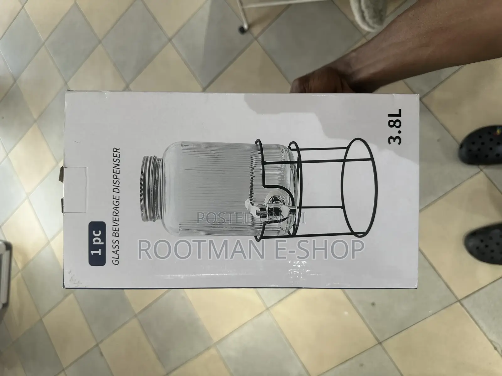 3.8l Glass Beverage Dispenser With a Metal Stand.