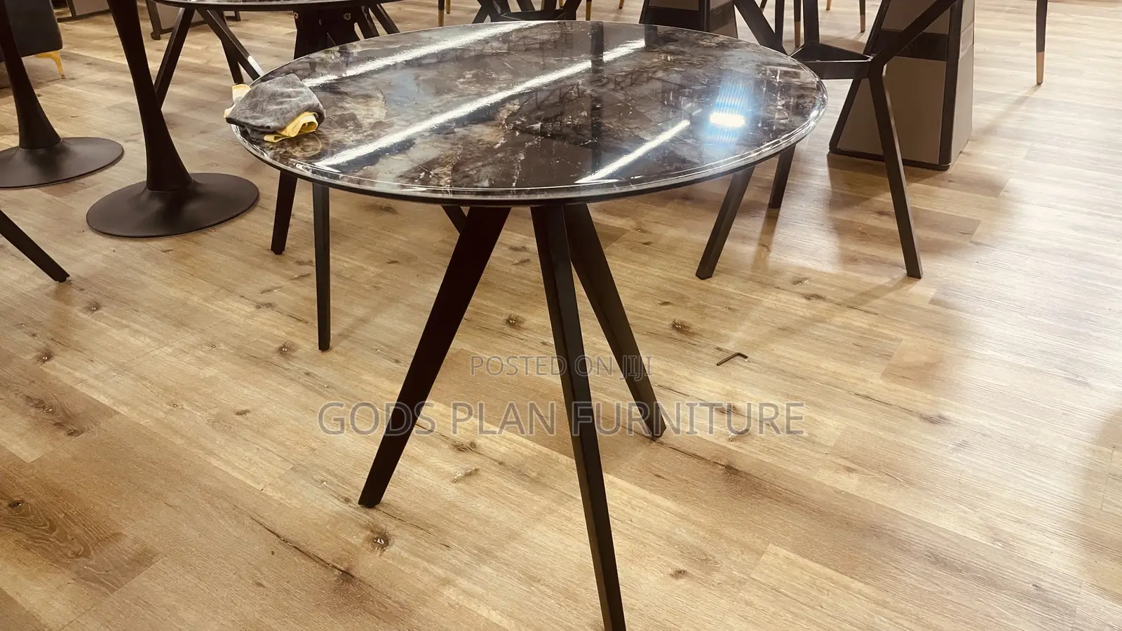 Leisure Table (8238#)