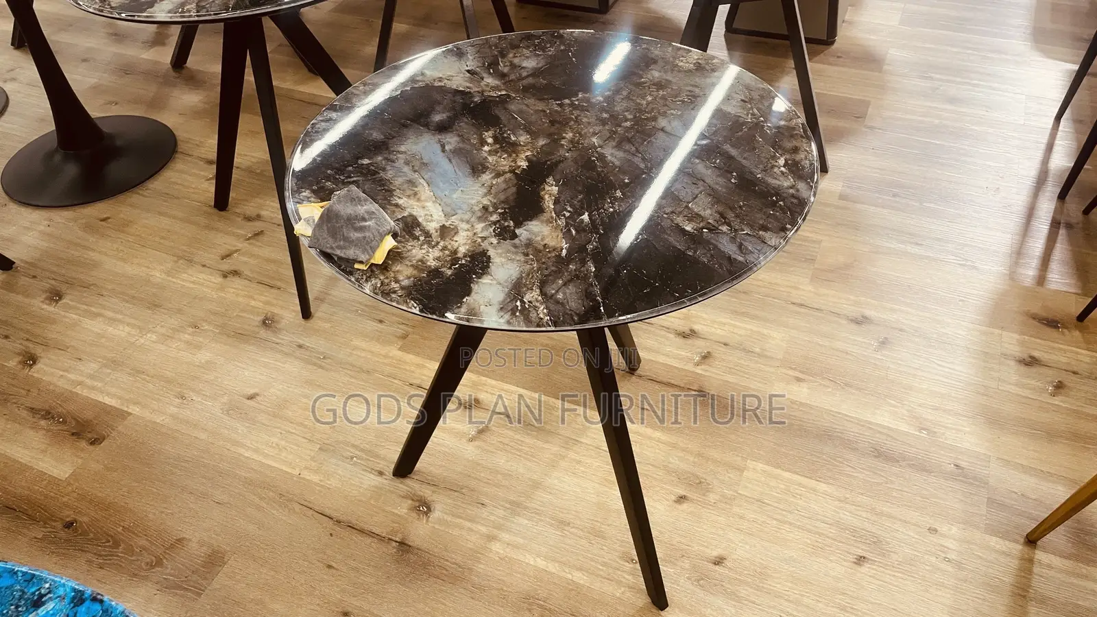 Leisure Table (8238#)