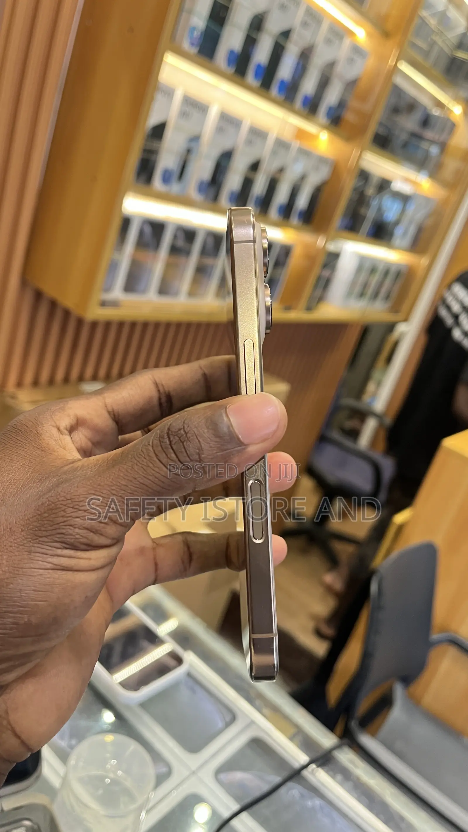 New Apple iPhone 16 Pro 128 GB Gold