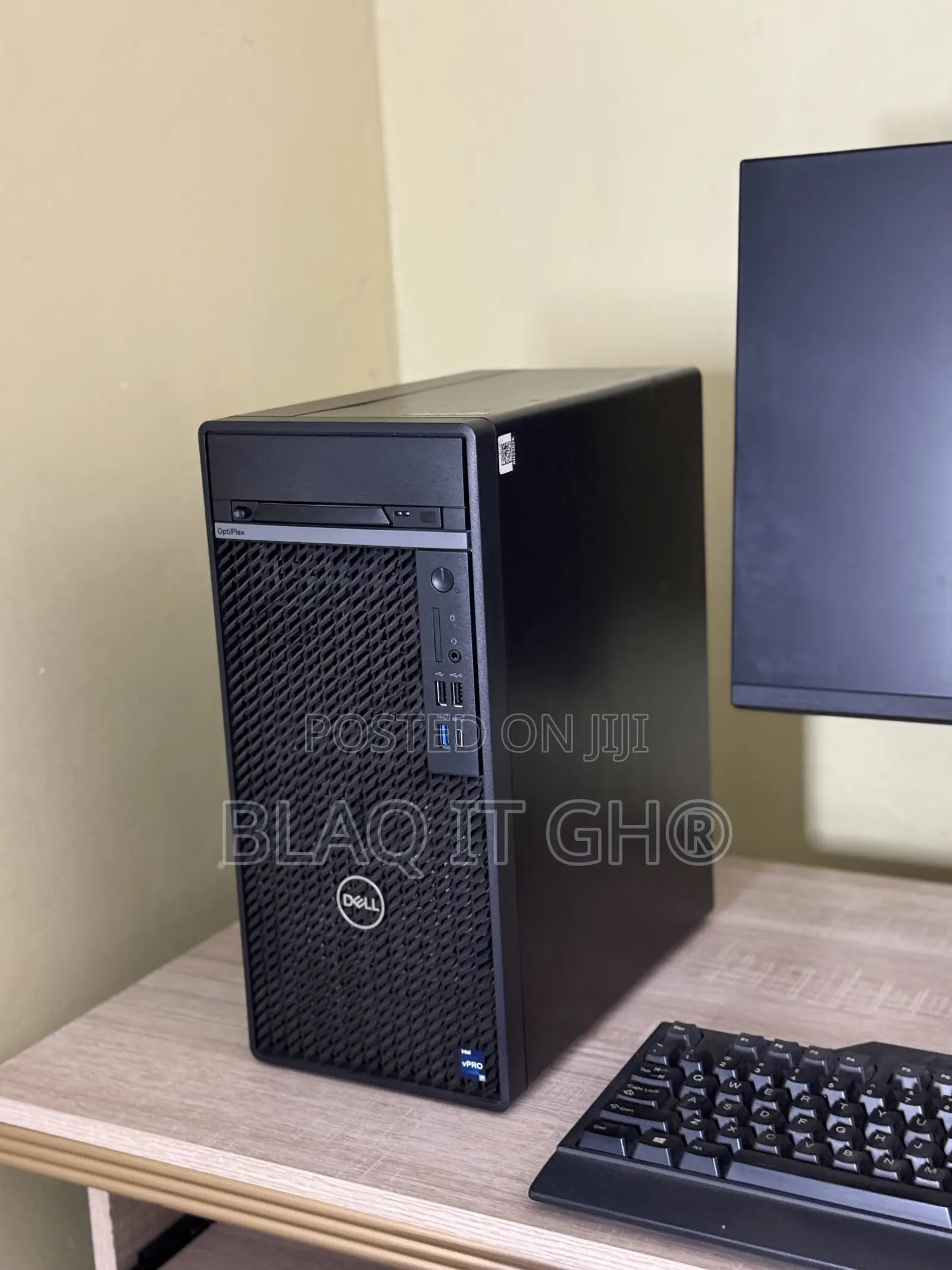 Desktop Computer Dell Optiplex 7000 MT 8GB Intel Core i3 SSD 256GB