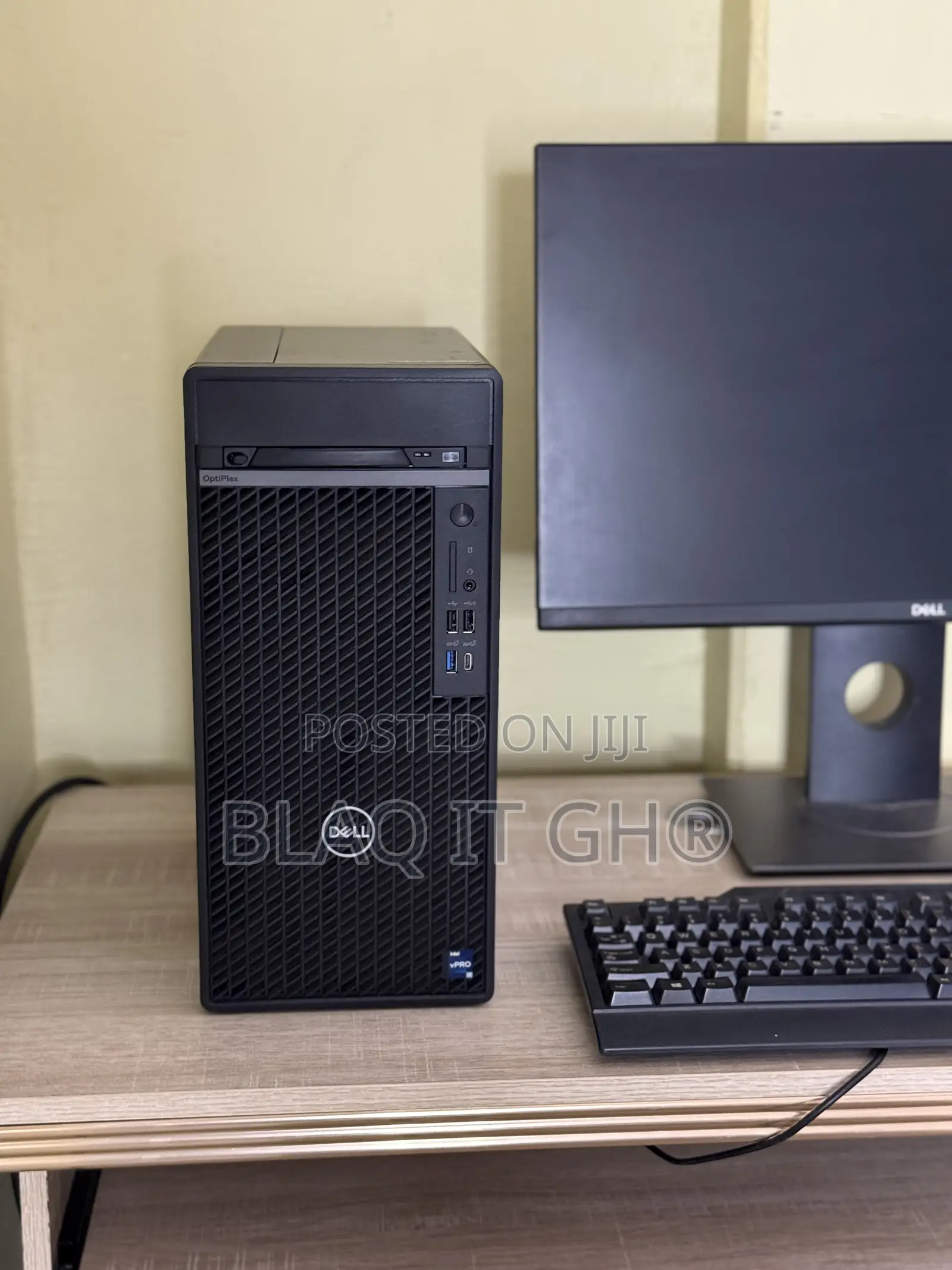 Desktop Computer Dell Optiplex 7000 MT 8GB Intel Core i3 SSD 256GB