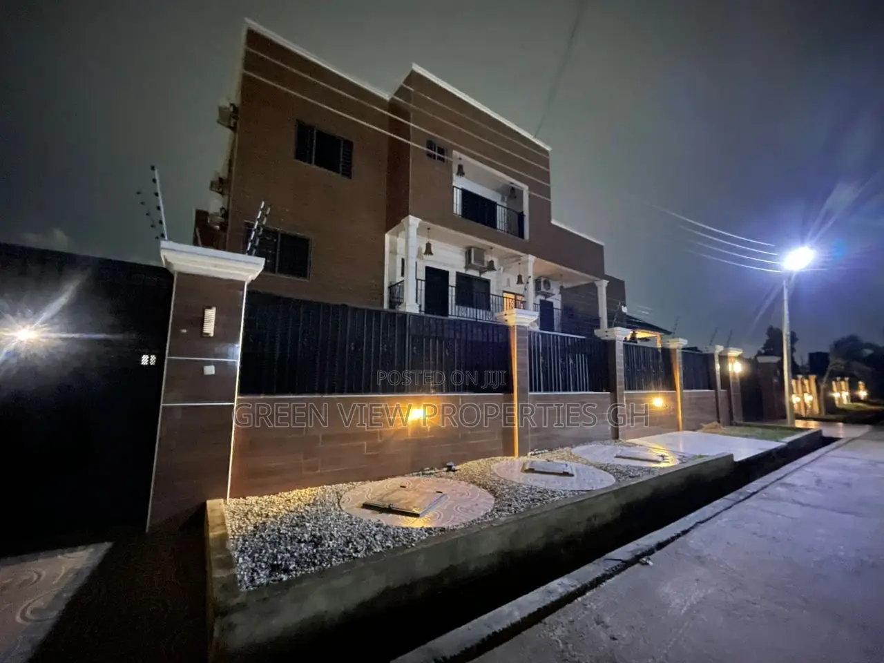 2bdrm Apartment in Ashaley Botwe for rent