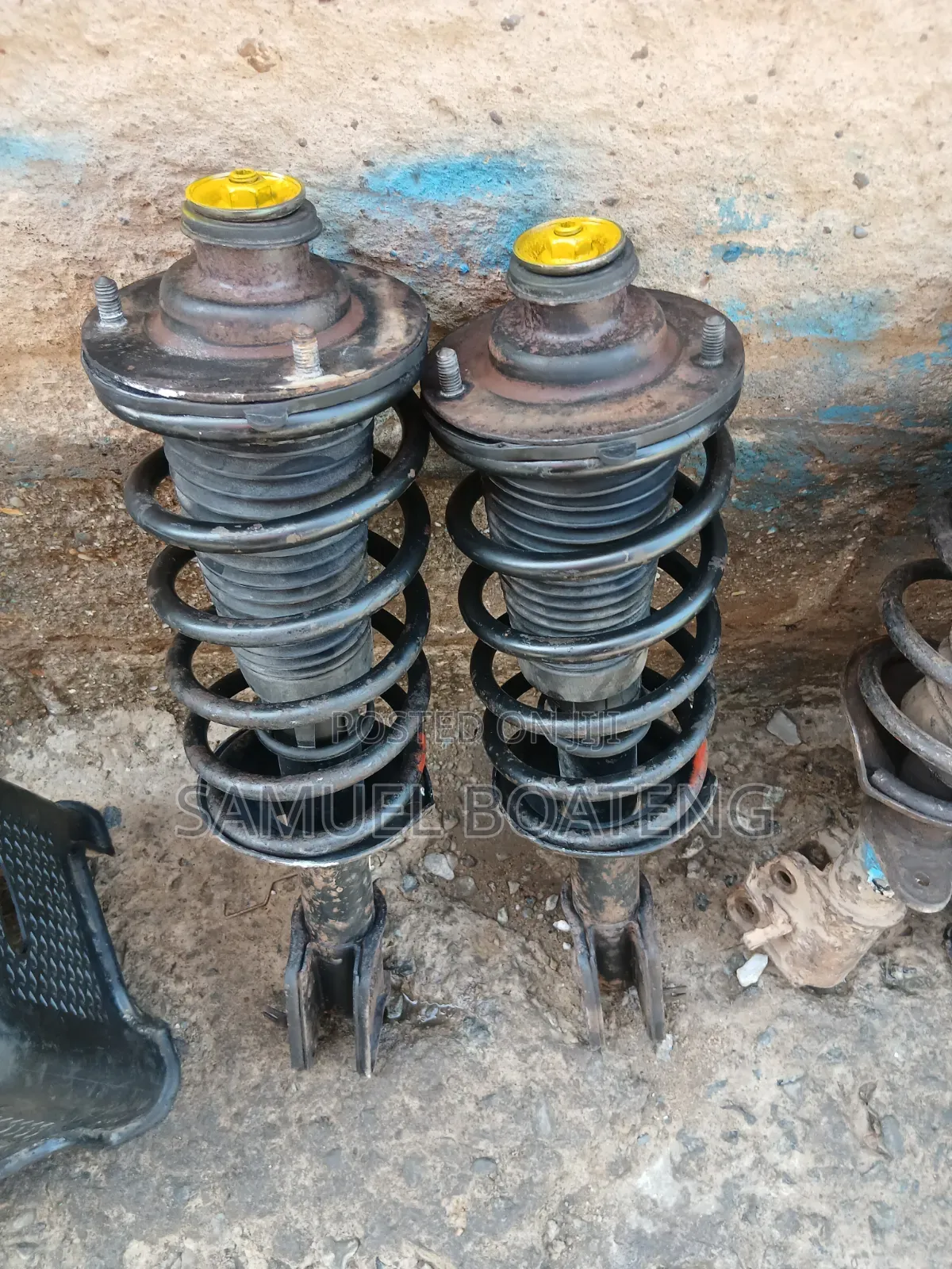 Land Rover Back Shocks Is Available Here