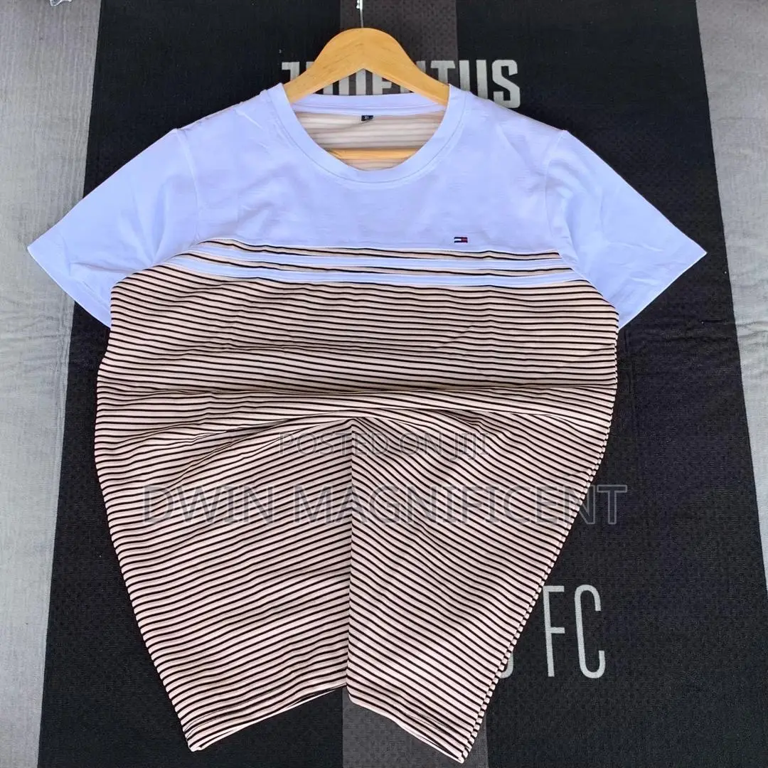 Tommy Hilfiger Short-Sleeve T-Shirt With a Horizontal Striped Design